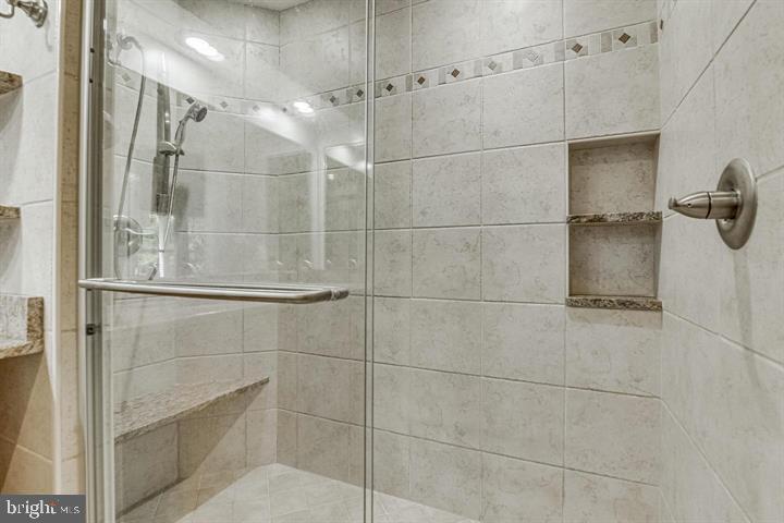 LAFAYETTE FOREST - Residential Lease