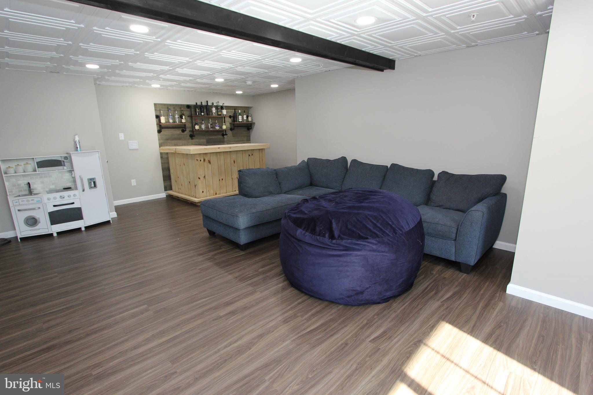 MOUNTAIN SHADOWS - Residential