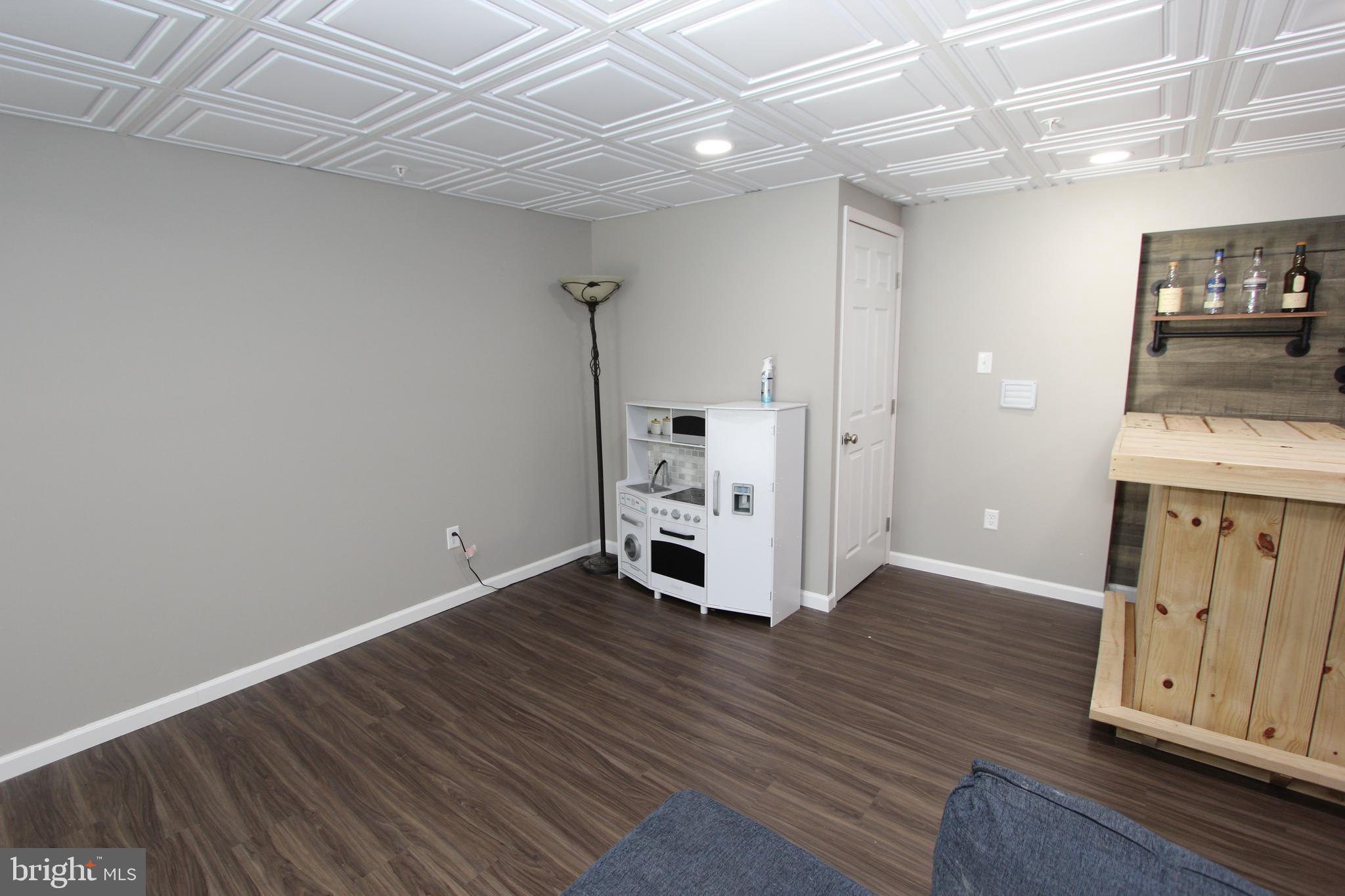 MOUNTAIN SHADOWS - Residential