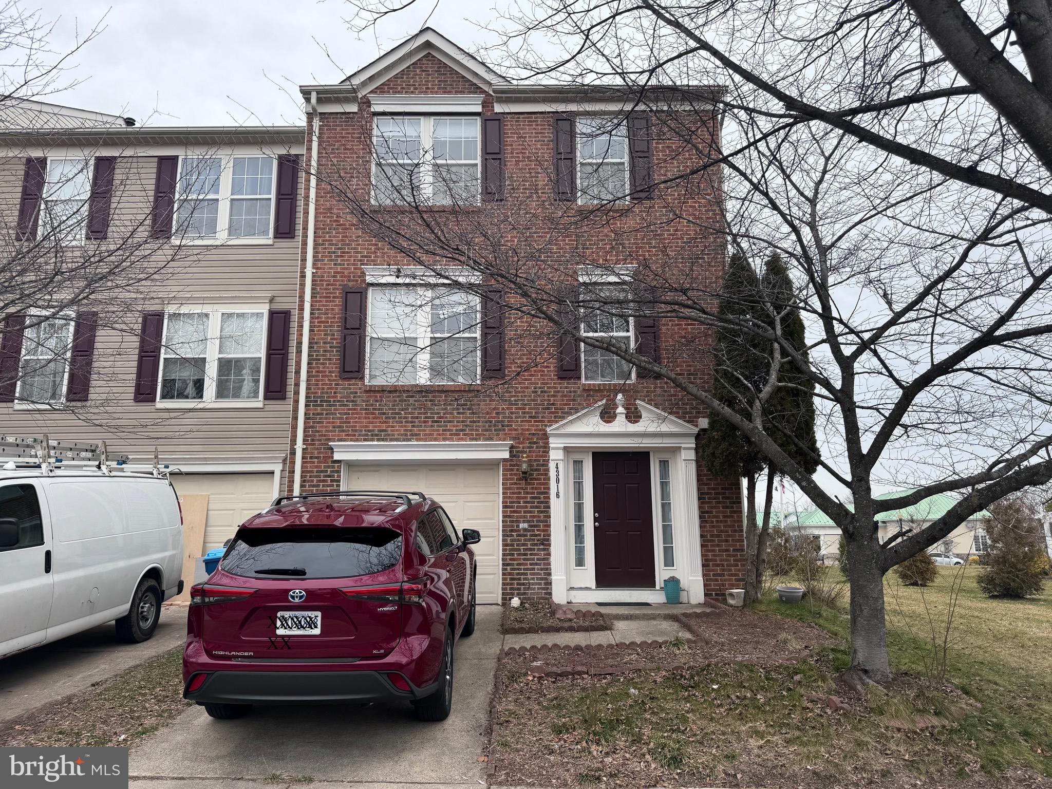 SOUTH RIDING - Residential Lease