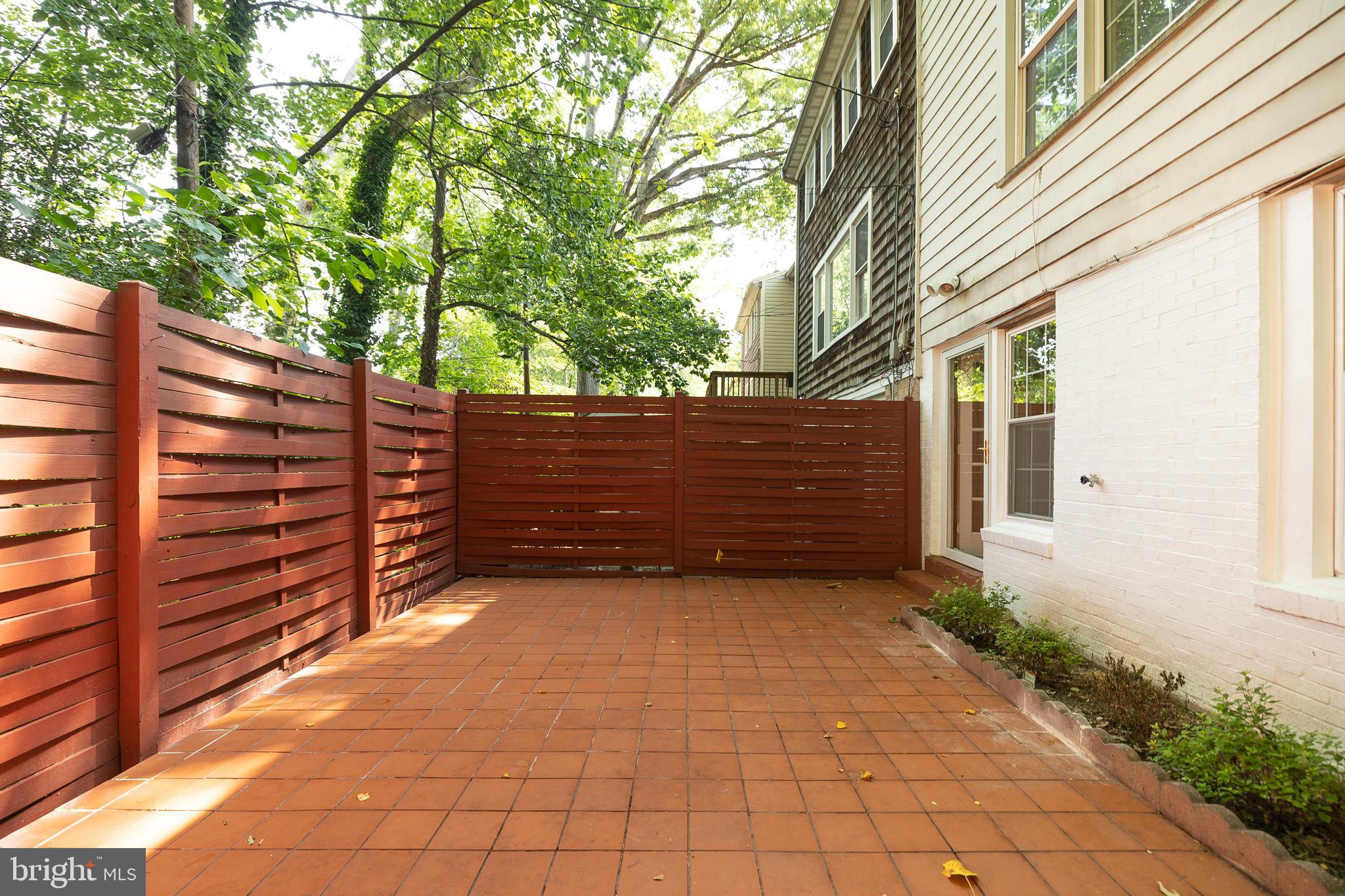 GREENWICH HILL - Residential