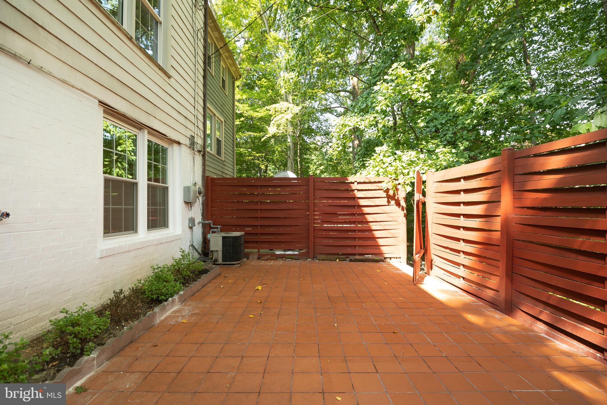 GREENWICH HILL - Residential