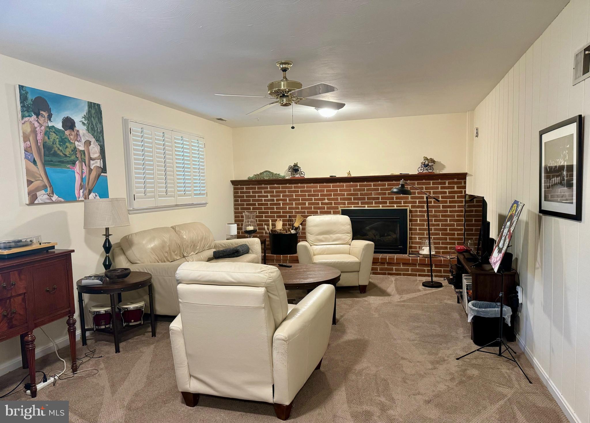 BEL PRE WOODS - Residential Lease