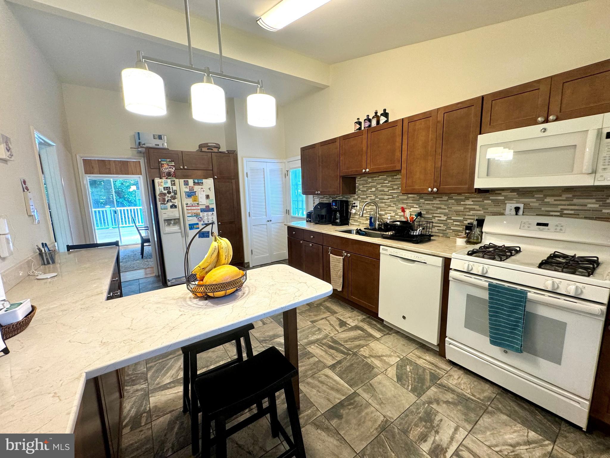 BEL PRE WOODS - Residential Lease