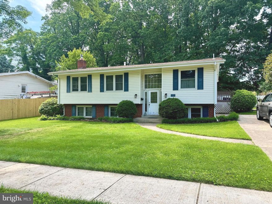 Welcome to this beautiful and light-filled 4-bedroom, 3-full-bathroom home located in the highly desirable Bel Pre Woods neighborhood. This large split-foyer property exudes charm and elegance, offering a perfect blend of comfort and style.
Main Level Features:
Gleaming hardwood floors throughout the main level.
A spacious and well-appointed kitchen with ample cabinet space.
An elegant living room and dining room that seamlessly open to a large deck, perfect for entertaining.
A beautiful fenced backyard, providing a private oasis for relaxation and outdoor activities.
Lower Level Highlights:
A cozy family room featuring a charming fireplace, ideal for gatherings.
A versatile 4th bedroom and a potential 5th bedroom or den, perfect for guests or a home office.
A large laundry room with convenient side outdoor access.
This home offers an inviting and functional layout, making it perfect for both everyday living and entertaining. Located in the sought-after Bel Pre Woods neighborhood, you'll enjoy a wonderful community atmosphere with easy access to local amenities, schools, and parks