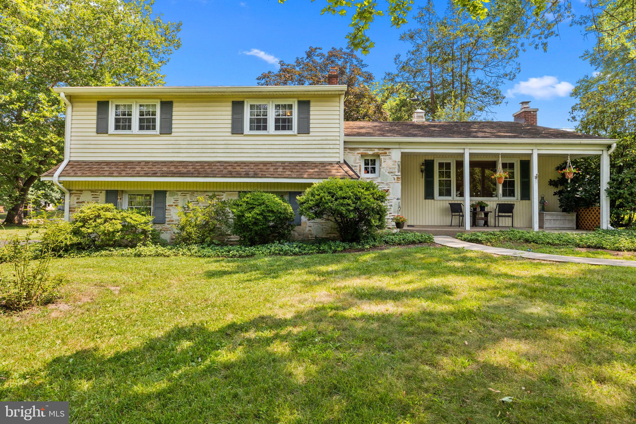 2330 LAKEVIEW DRIVE