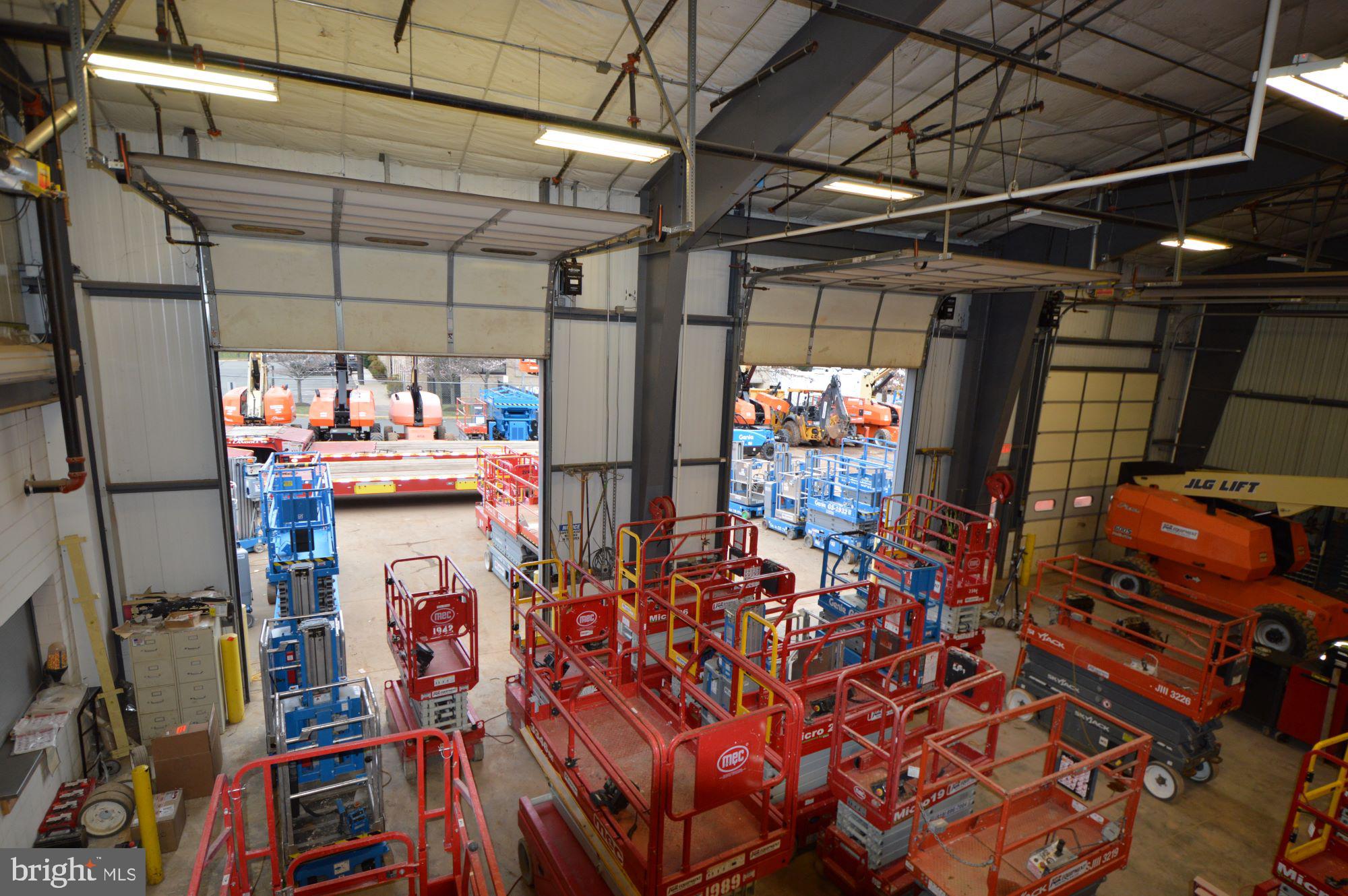 WELLINGFORD INDUSTRIAL PARK - Commercial Lease