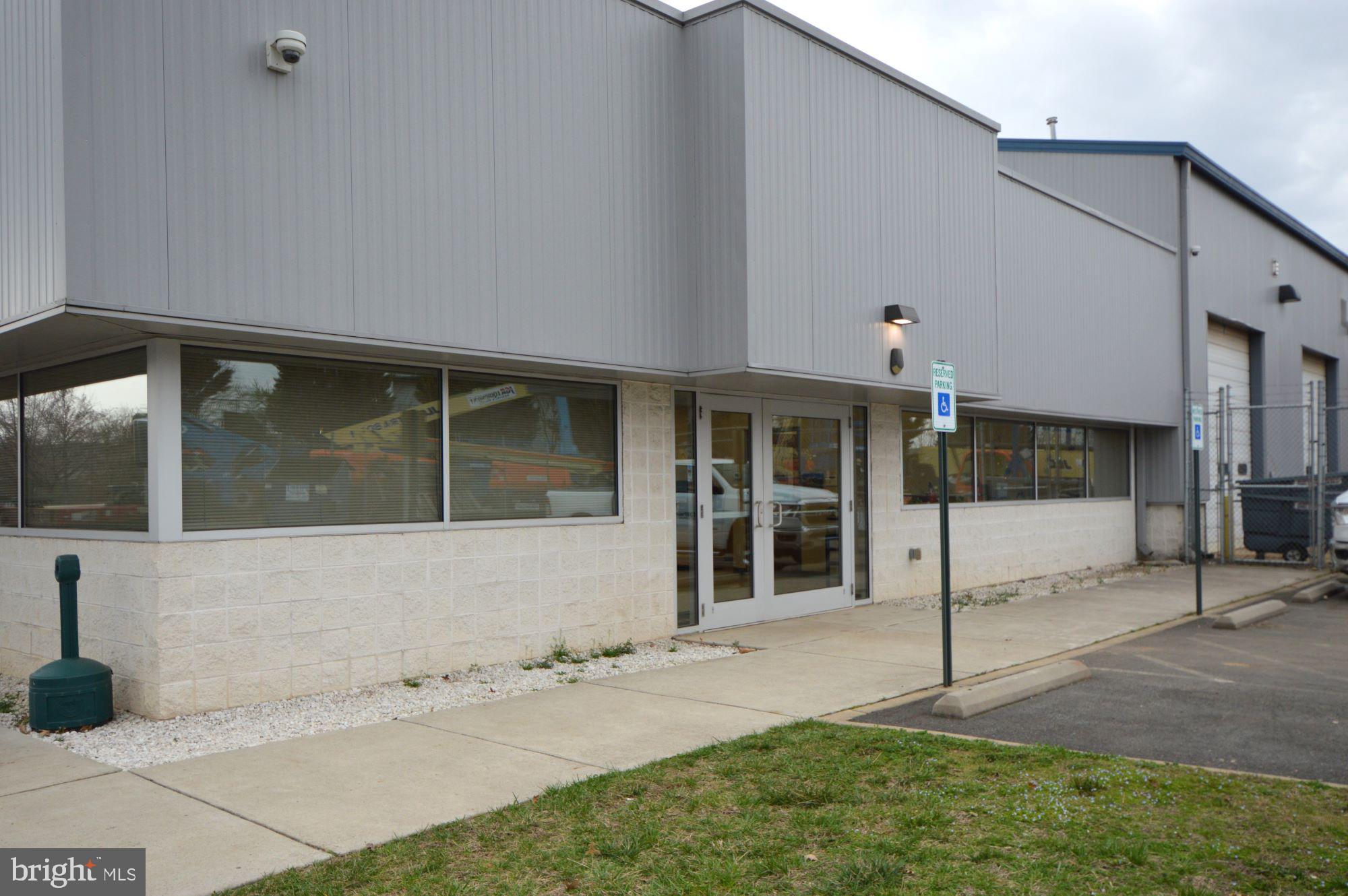 WELLINGFORD INDUSTRIAL PARK - Commercial Lease