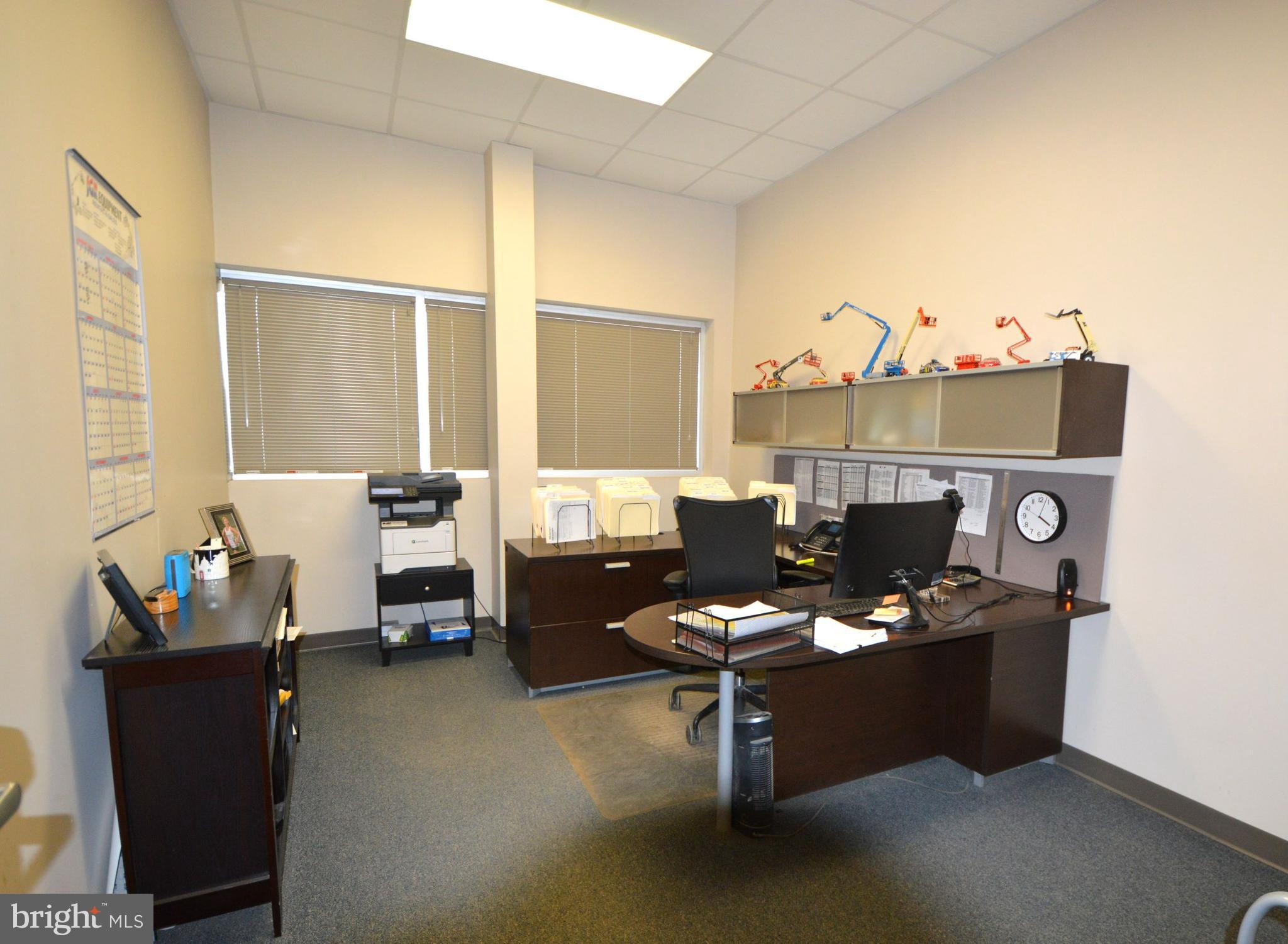 WELLINGFORD INDUSTRIAL PARK - Commercial Lease