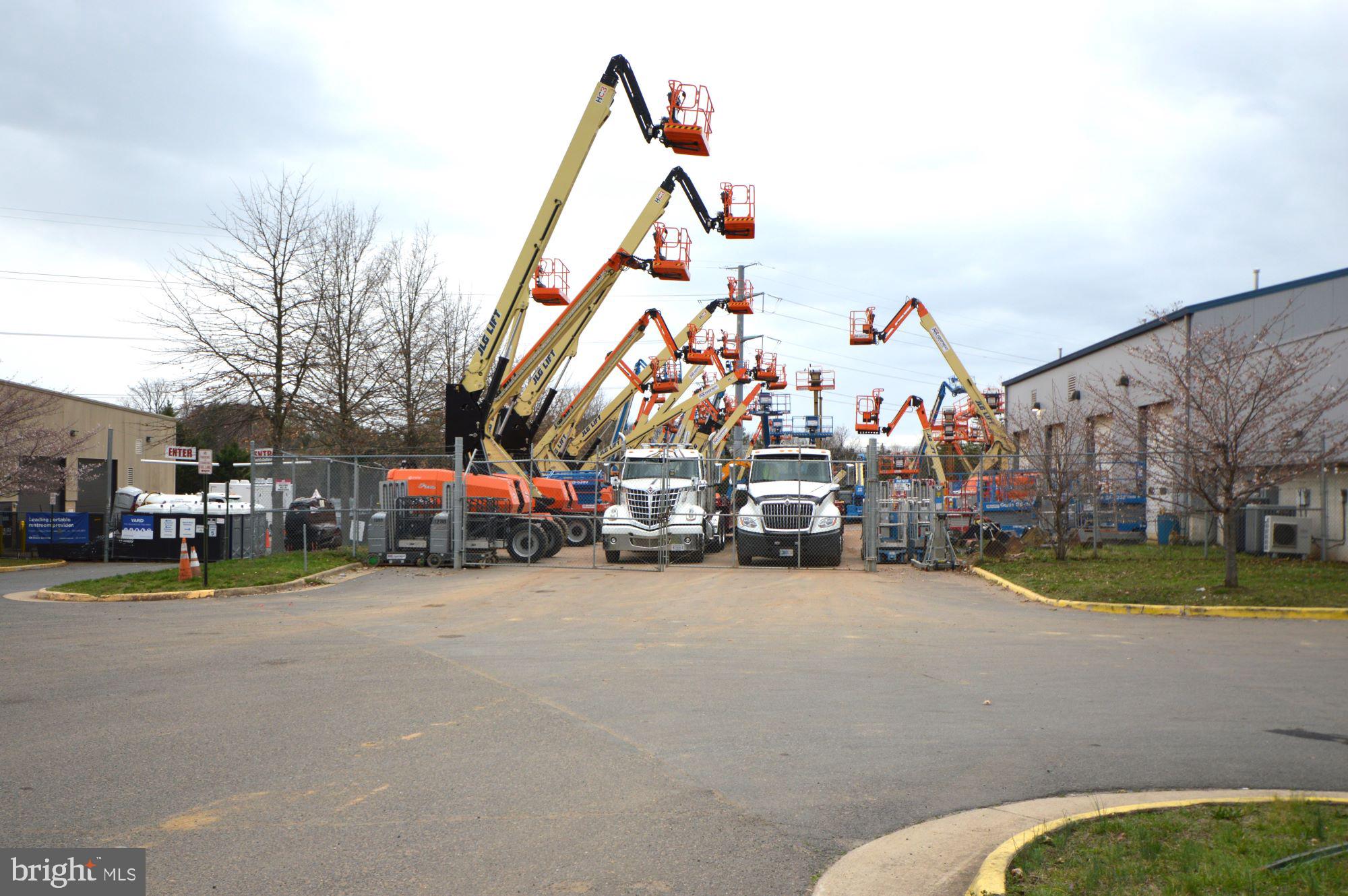 WELLINGFORD INDUSTRIAL PARK - Commercial Lease