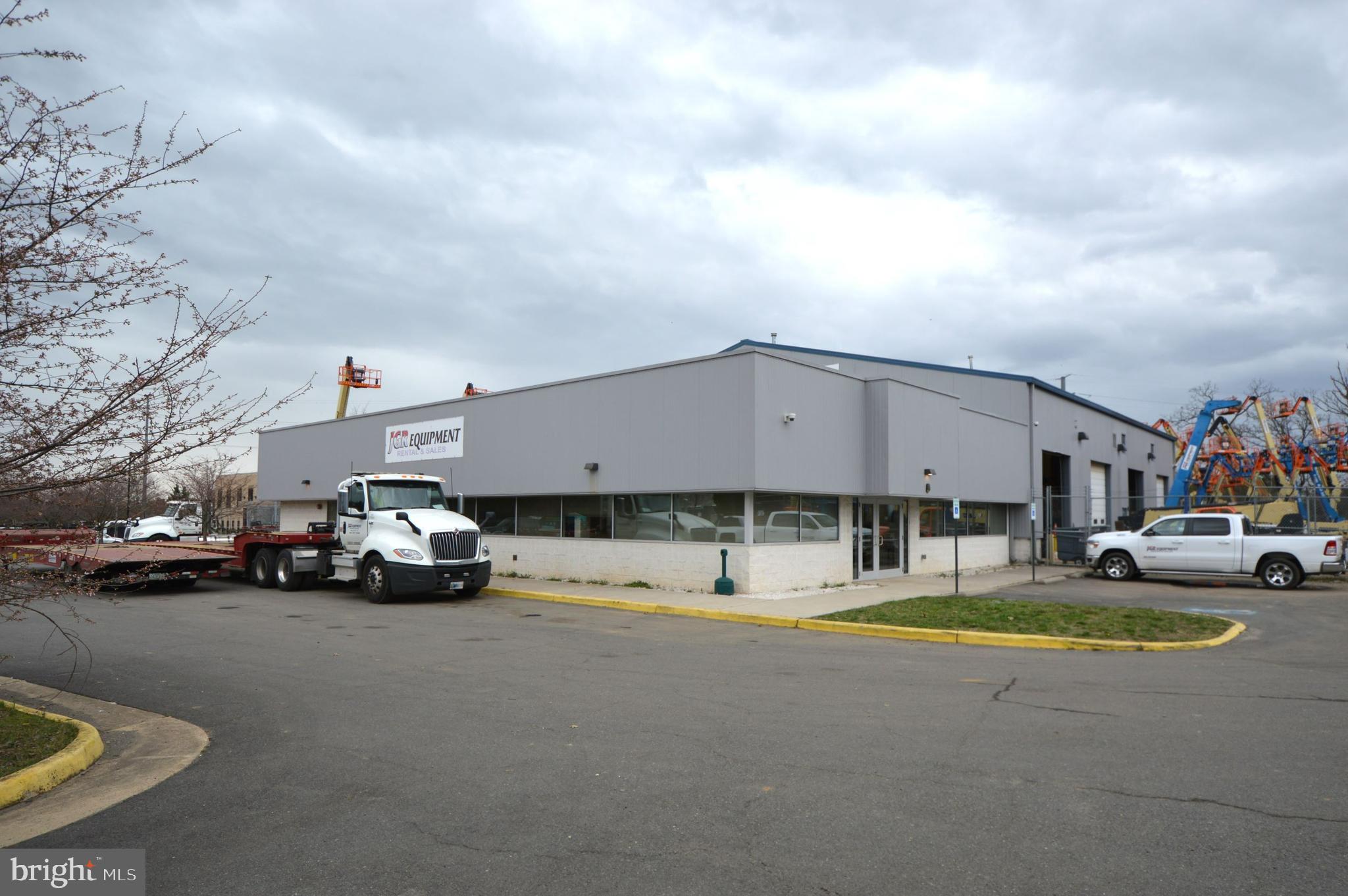 WELLINGFORD INDUSTRIAL PARK - Commercial Lease
