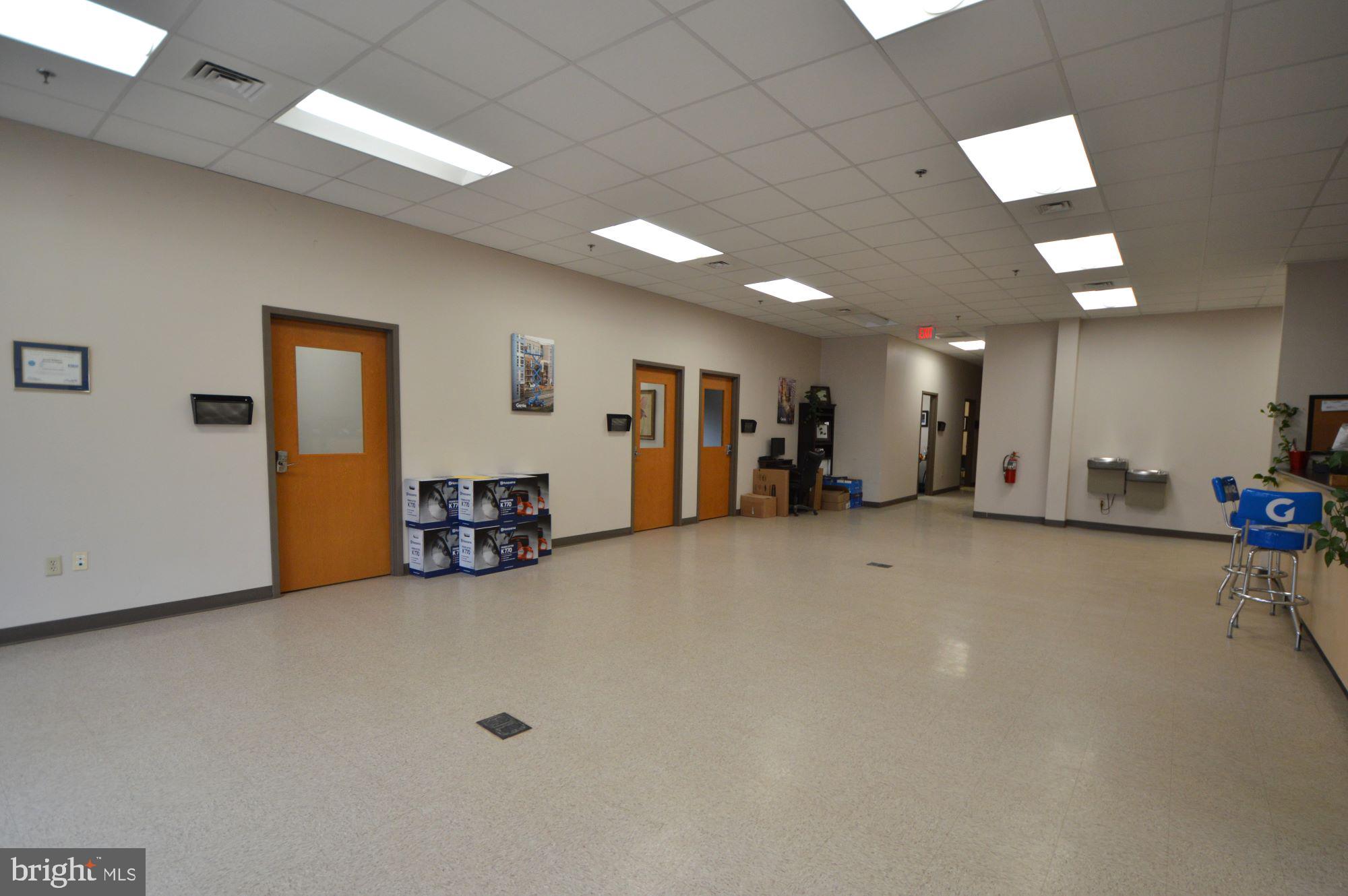 WELLINGFORD INDUSTRIAL PARK - Commercial Lease