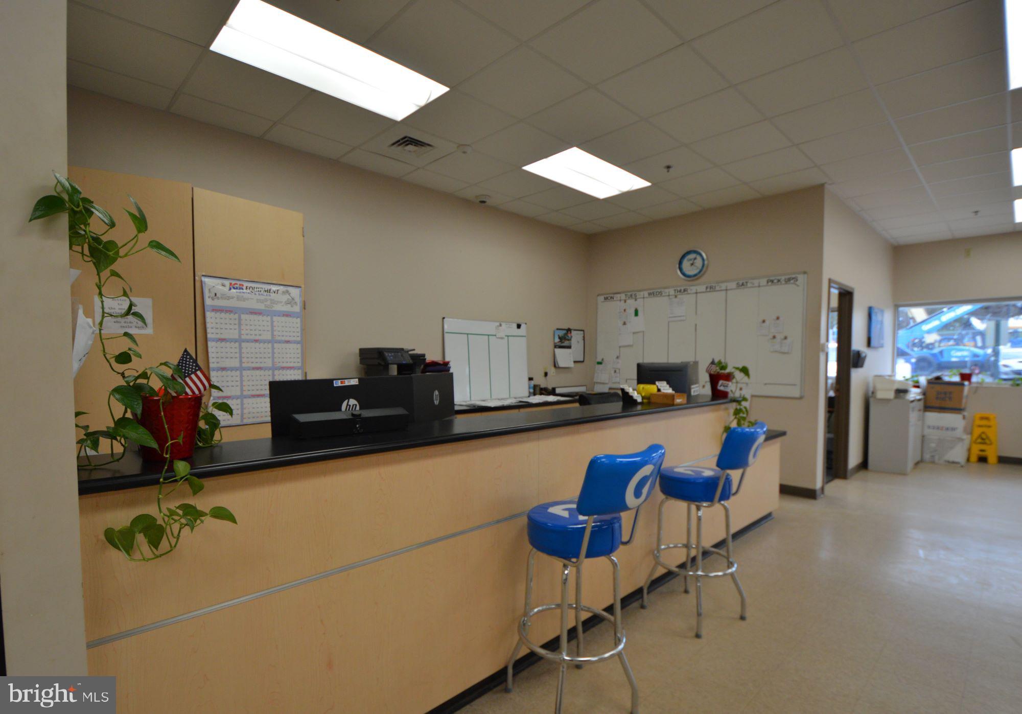 WELLINGFORD INDUSTRIAL PARK - Commercial Lease