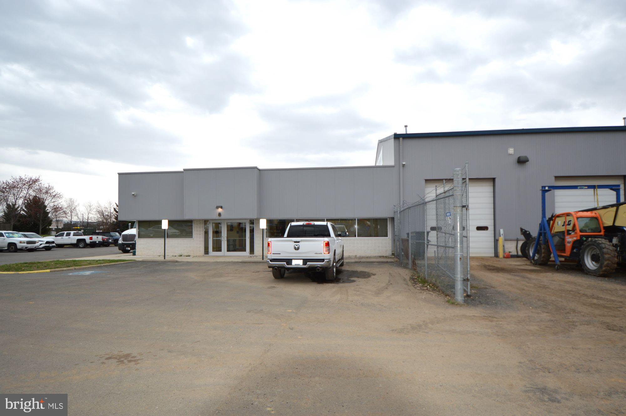 WELLINGFORD INDUSTRIAL PARK - Commercial Lease