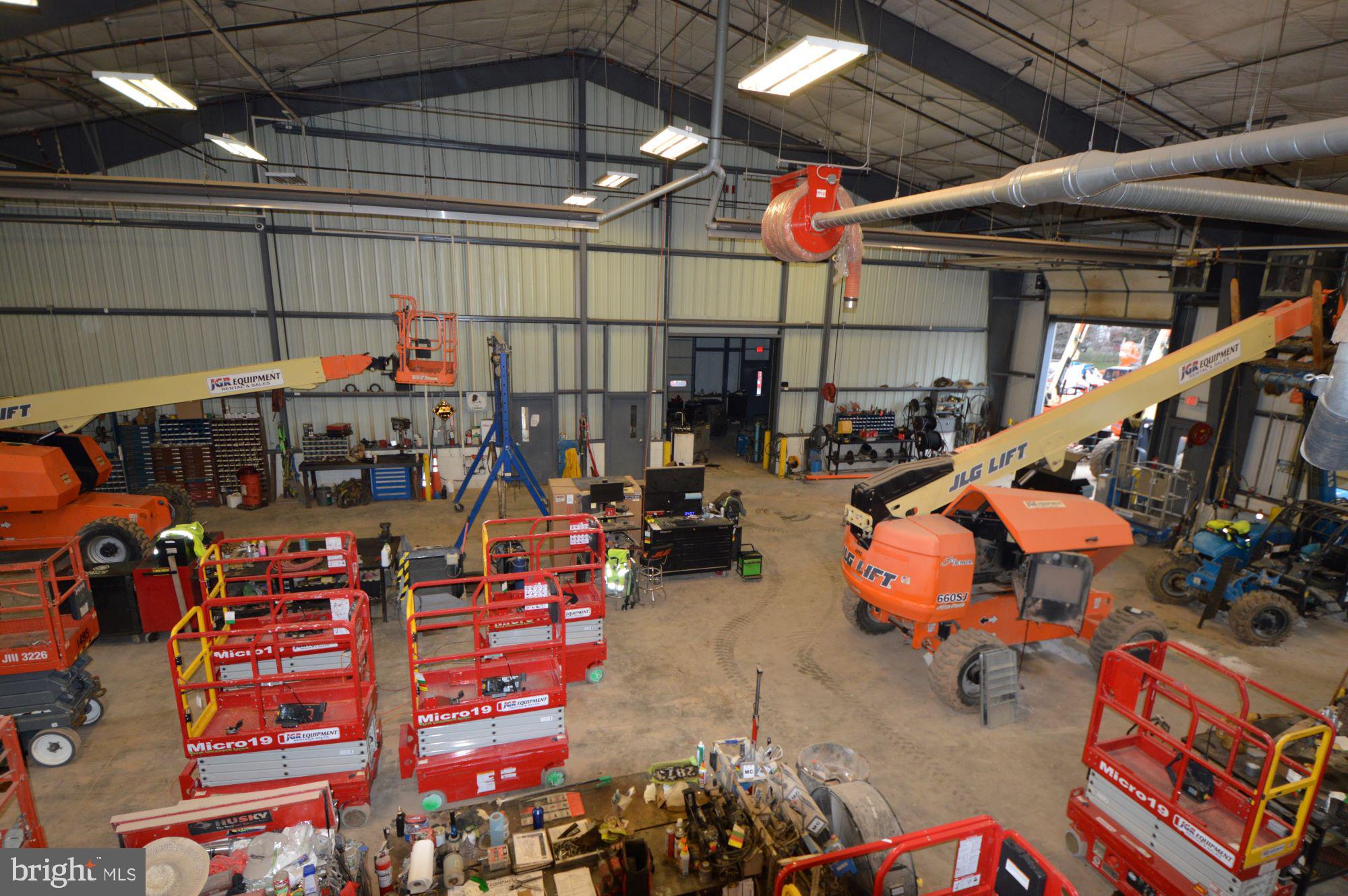 WELLINGFORD INDUSTRIAL PARK - Commercial Lease