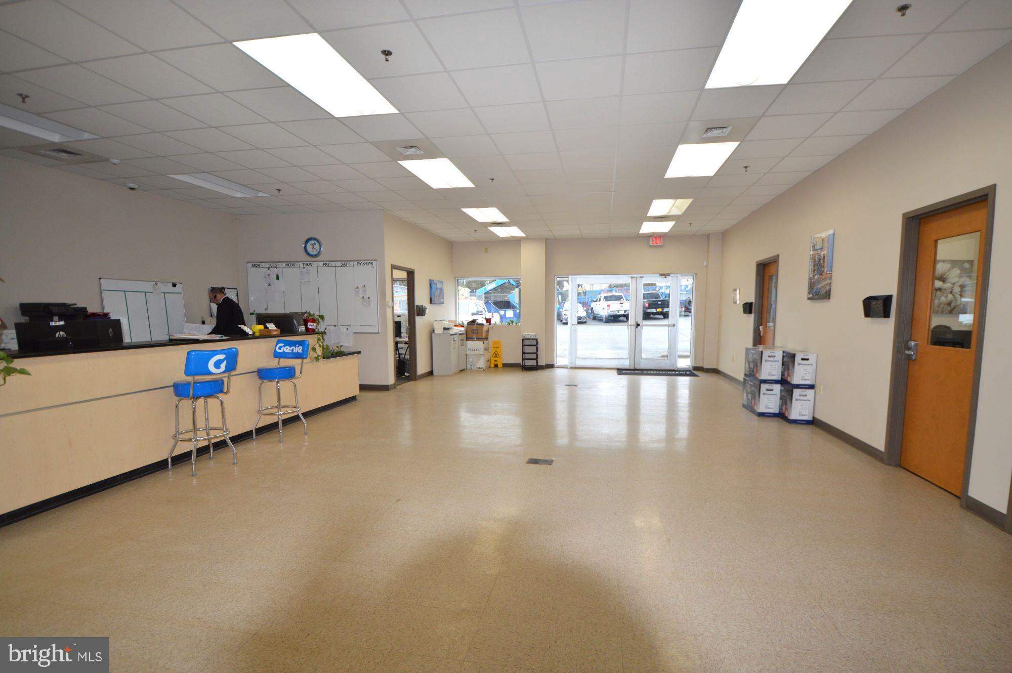 WELLINGFORD INDUSTRIAL PARK - Commercial Lease