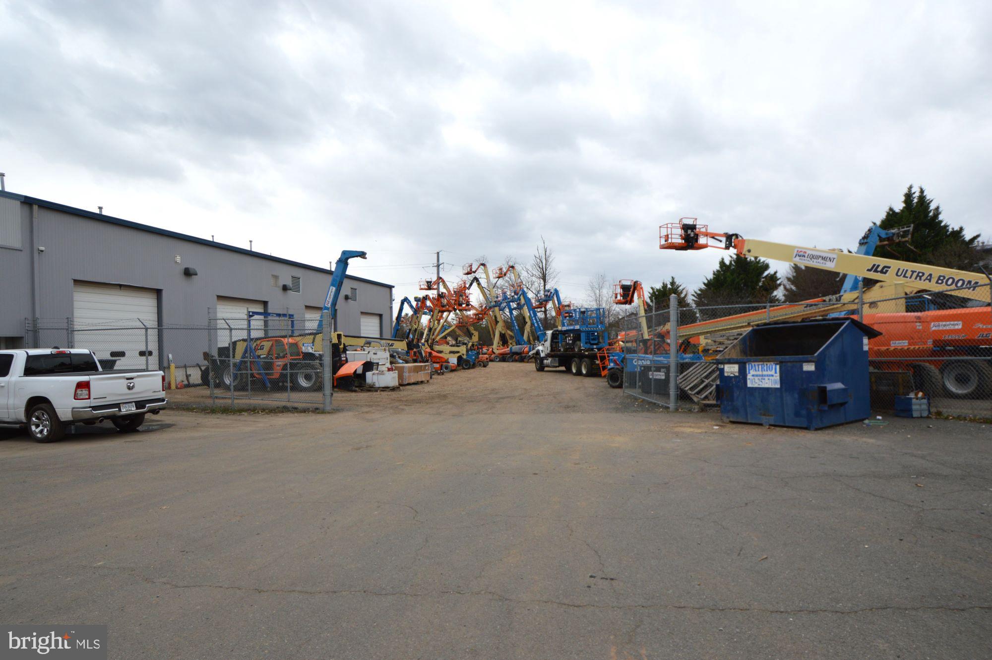 WELLINGFORD INDUSTRIAL PARK - Commercial Lease