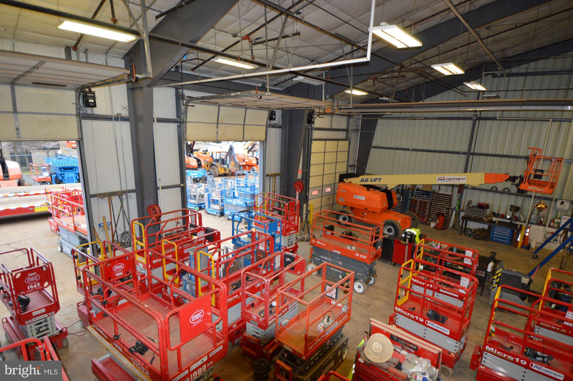 WELLINGFORD INDUSTRIAL PARK - Commercial Lease