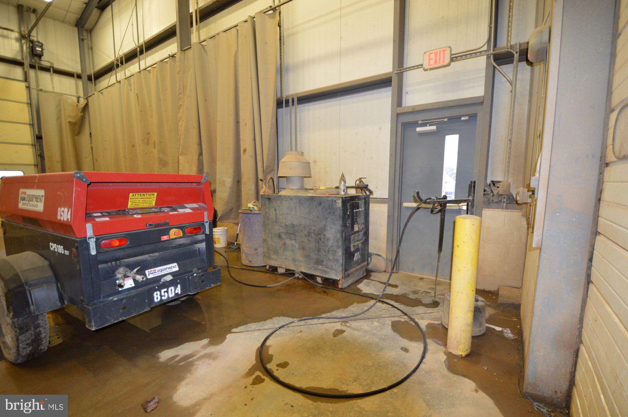 WELLINGFORD INDUSTRIAL PARK - Commercial Lease