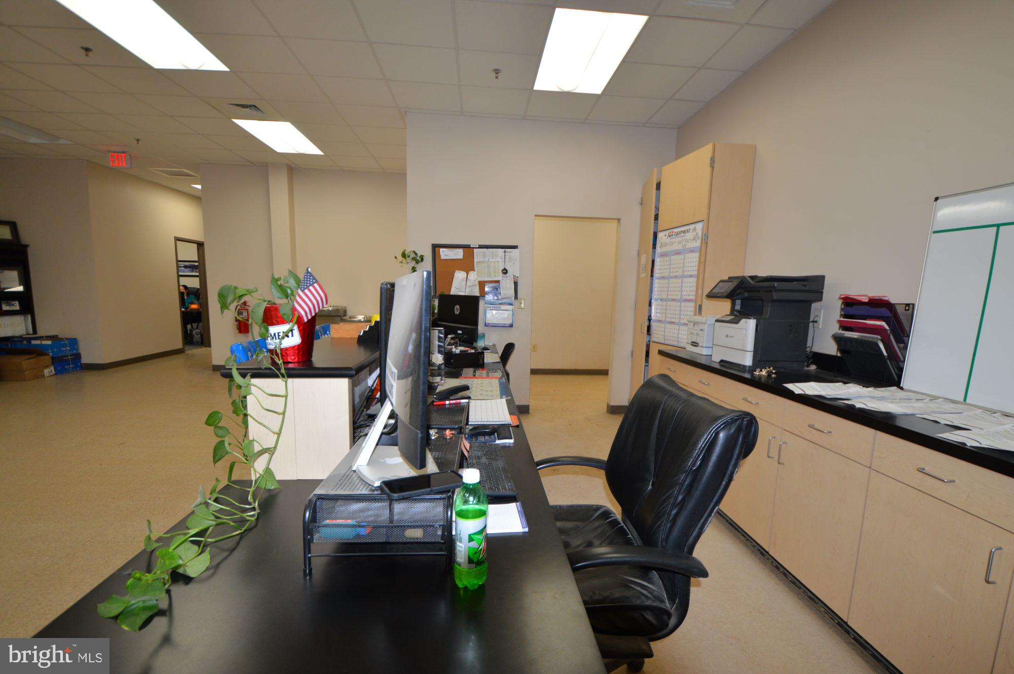 WELLINGFORD INDUSTRIAL PARK - Commercial Lease