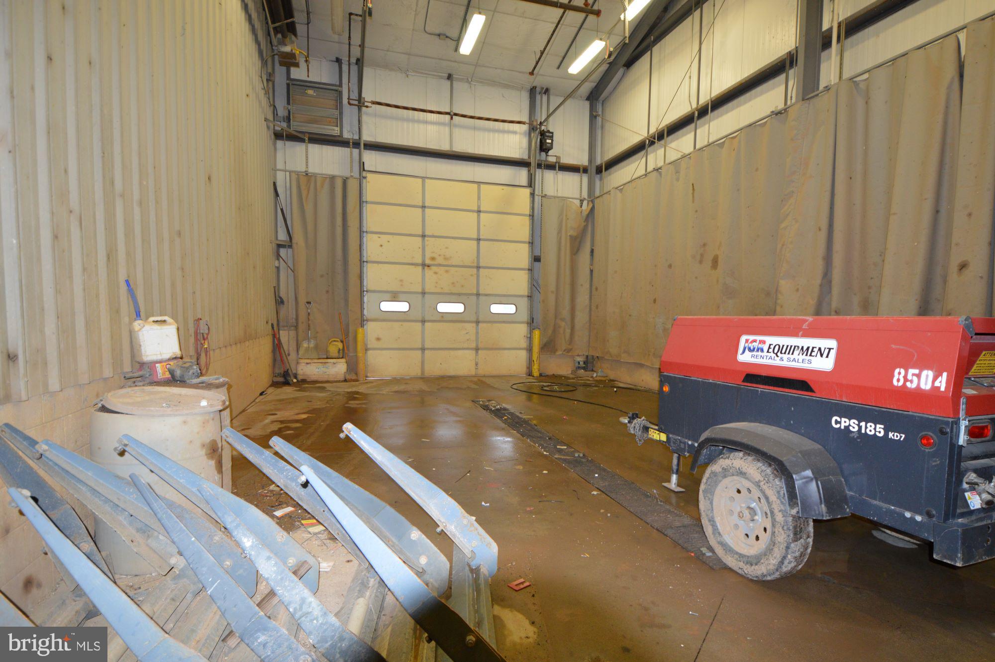 WELLINGFORD INDUSTRIAL PARK - Commercial Lease