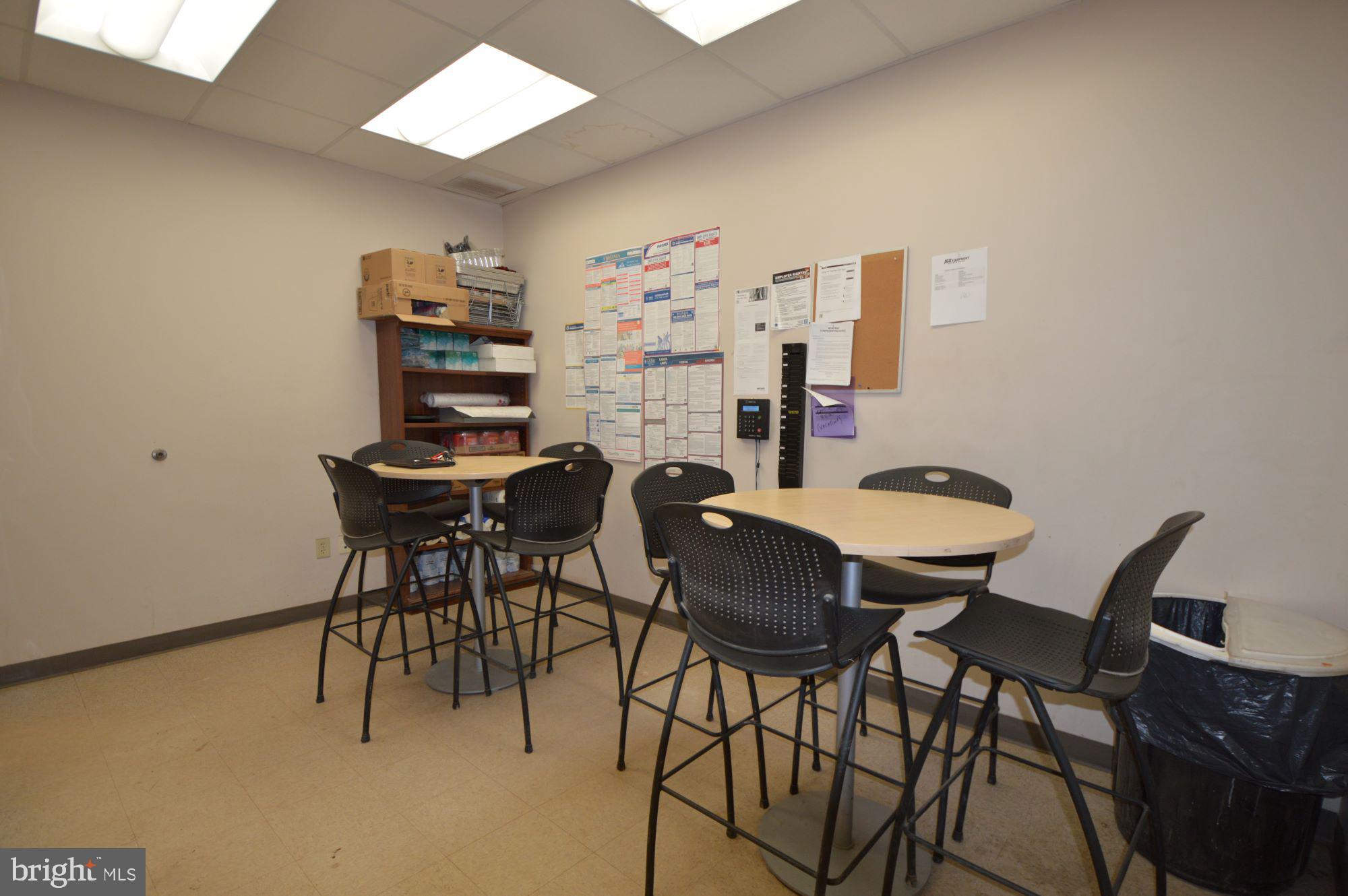 WELLINGFORD INDUSTRIAL PARK - Commercial Lease