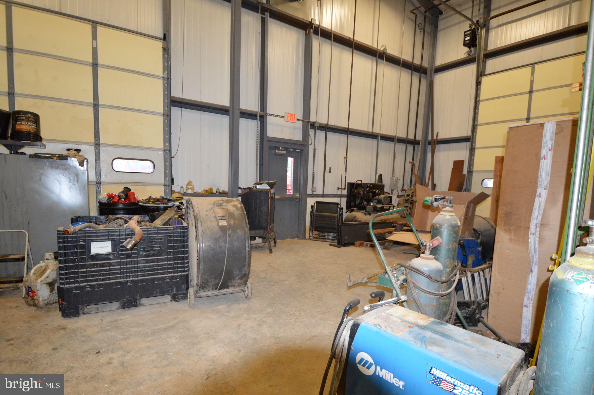 WELLINGFORD INDUSTRIAL PARK - Commercial Lease