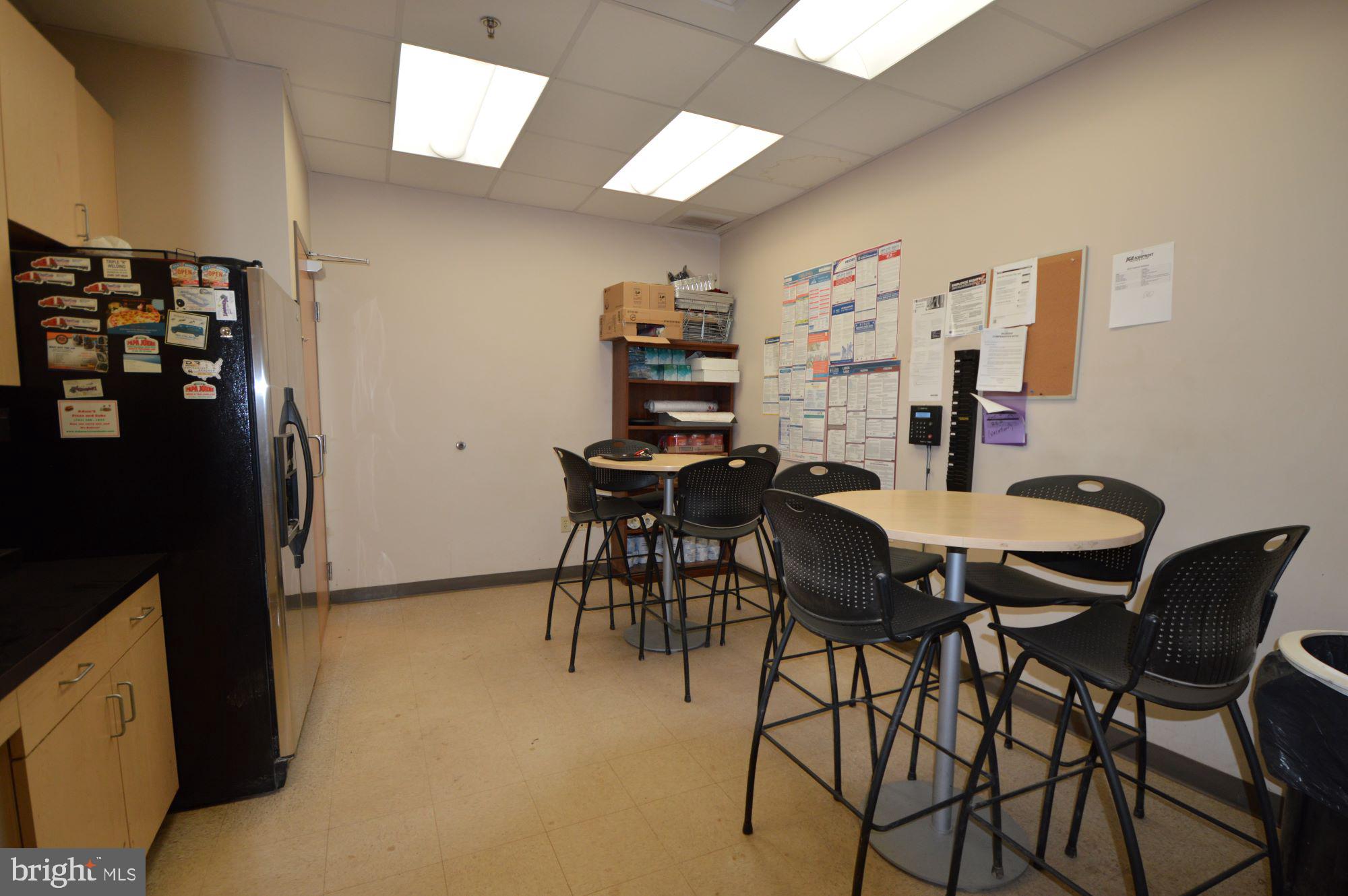 WELLINGFORD INDUSTRIAL PARK - Commercial Lease