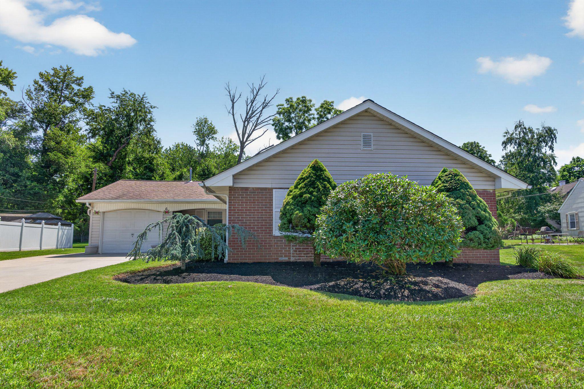 6 MEADOWBROOK PLACE