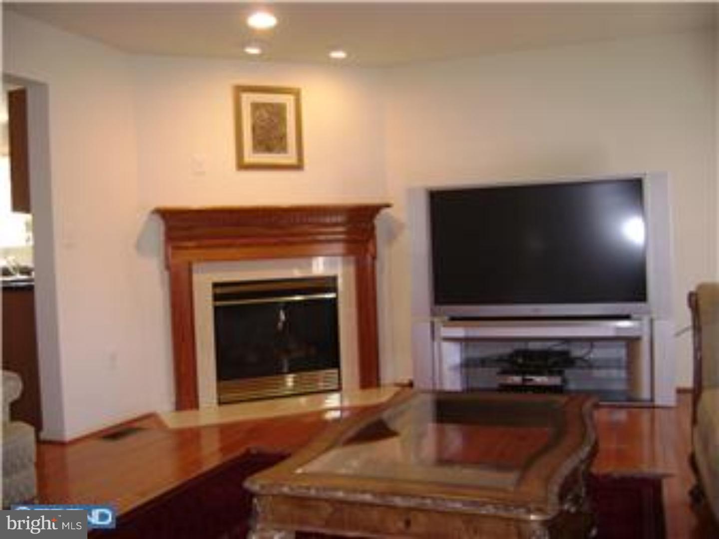 COURT AT THE LEDGES - Residential Lease