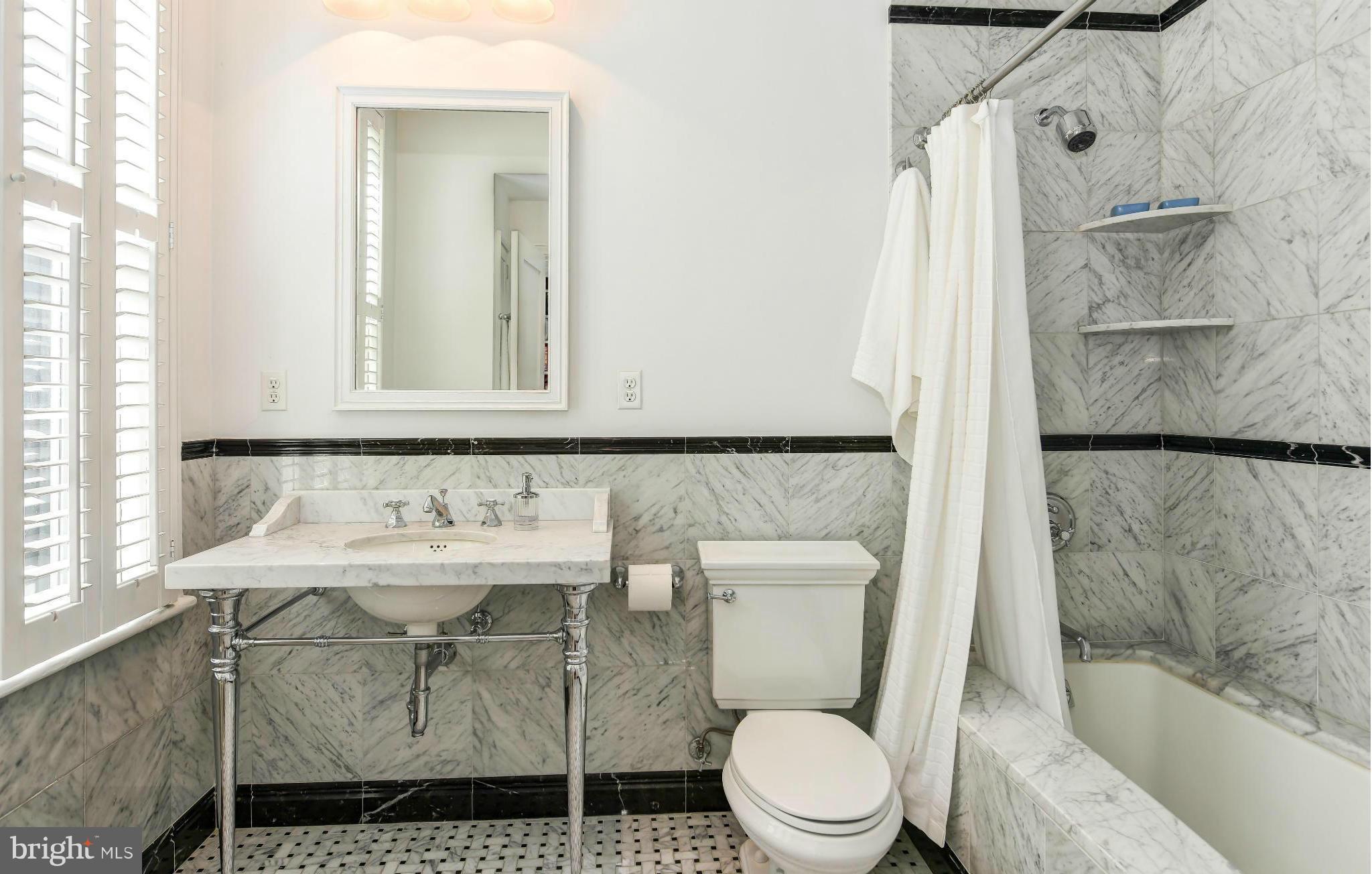 OLD TOWN - Residential Lease