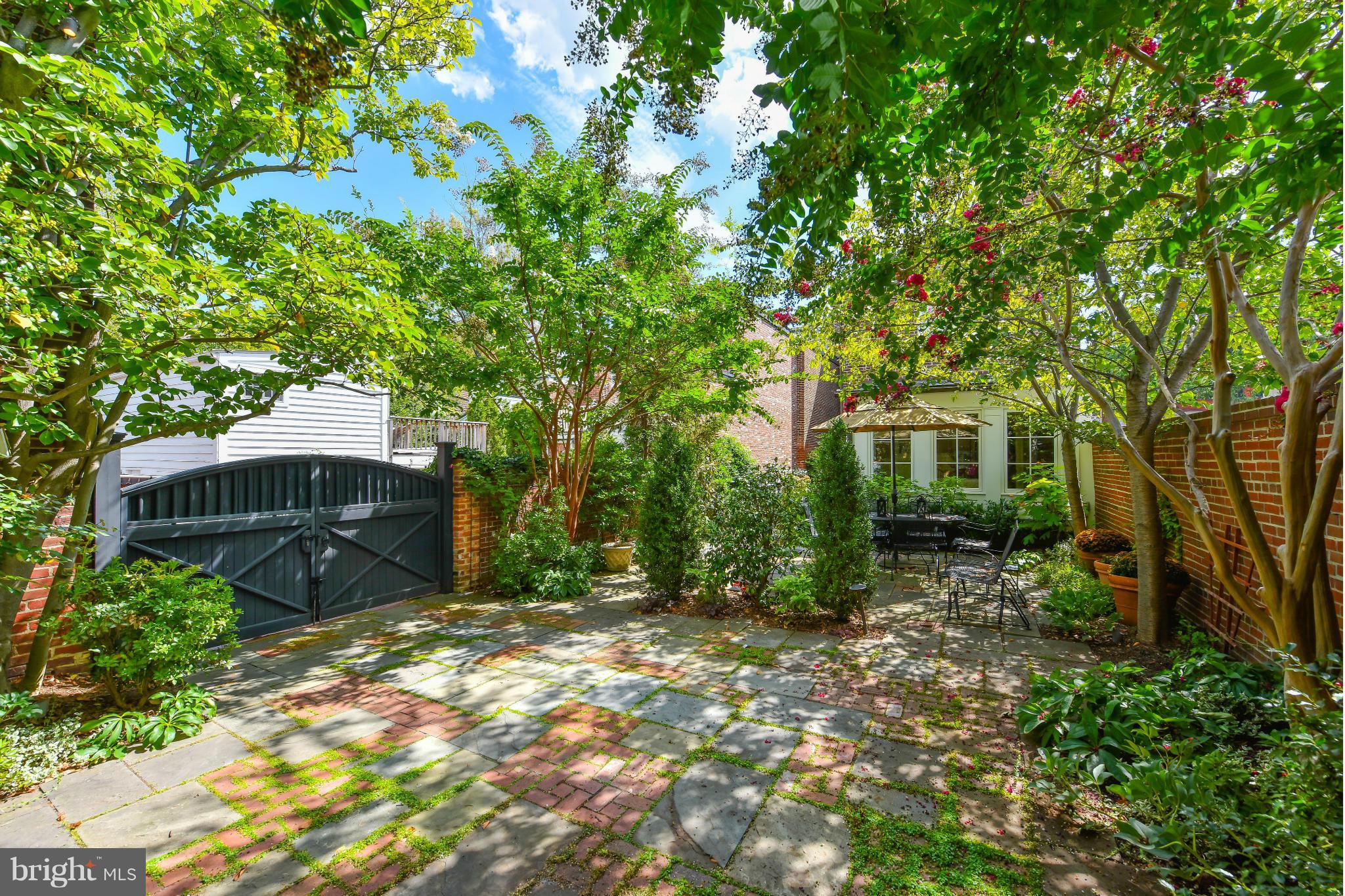 OLD TOWN - Residential Lease