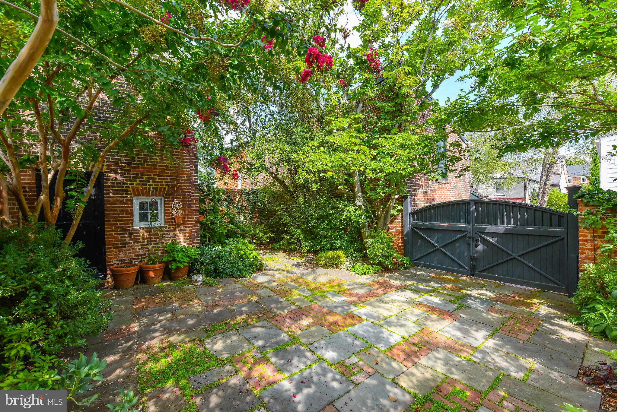 OLD TOWN - Residential Lease