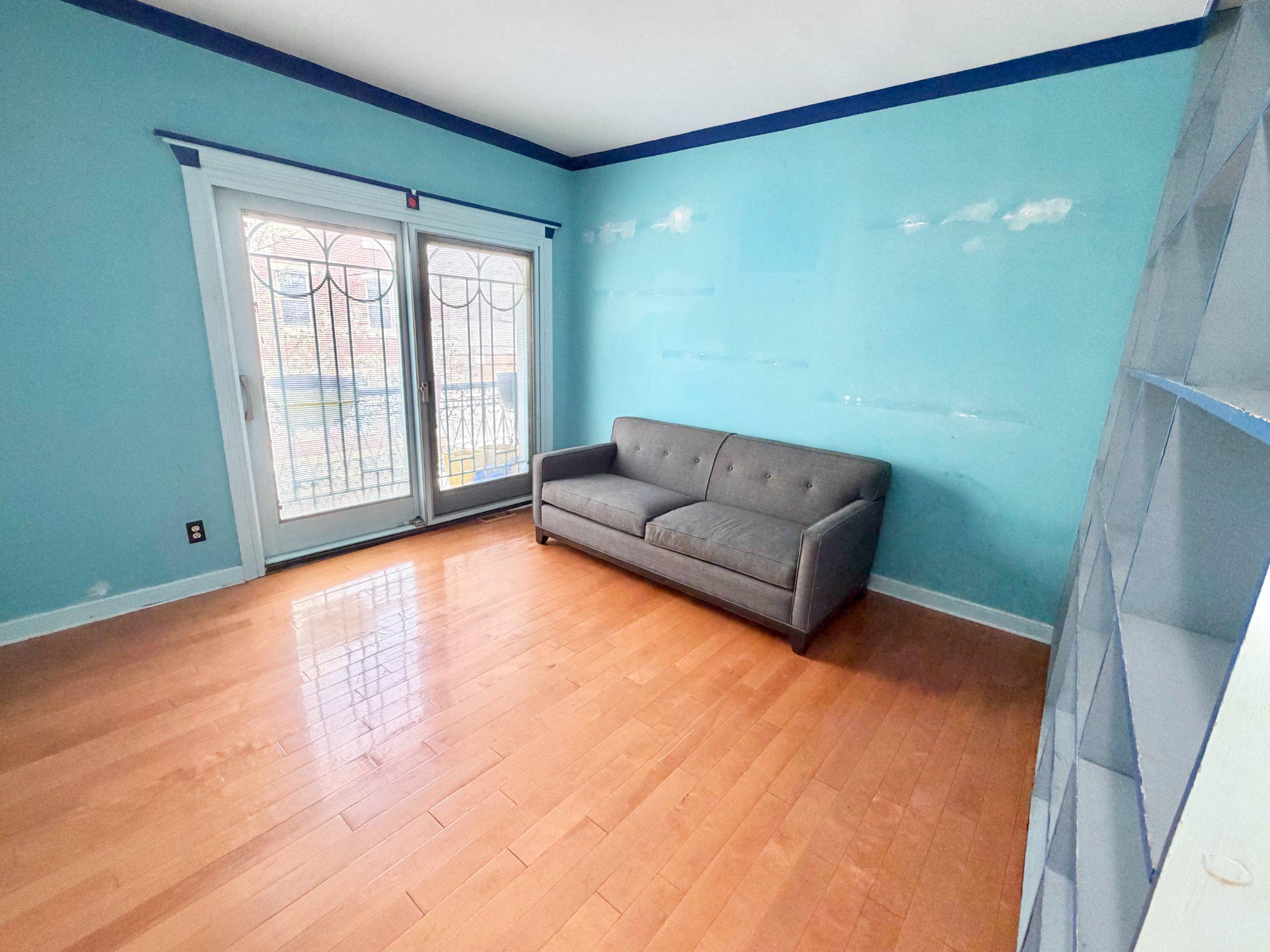 QUEEN VILLAGE - Residential