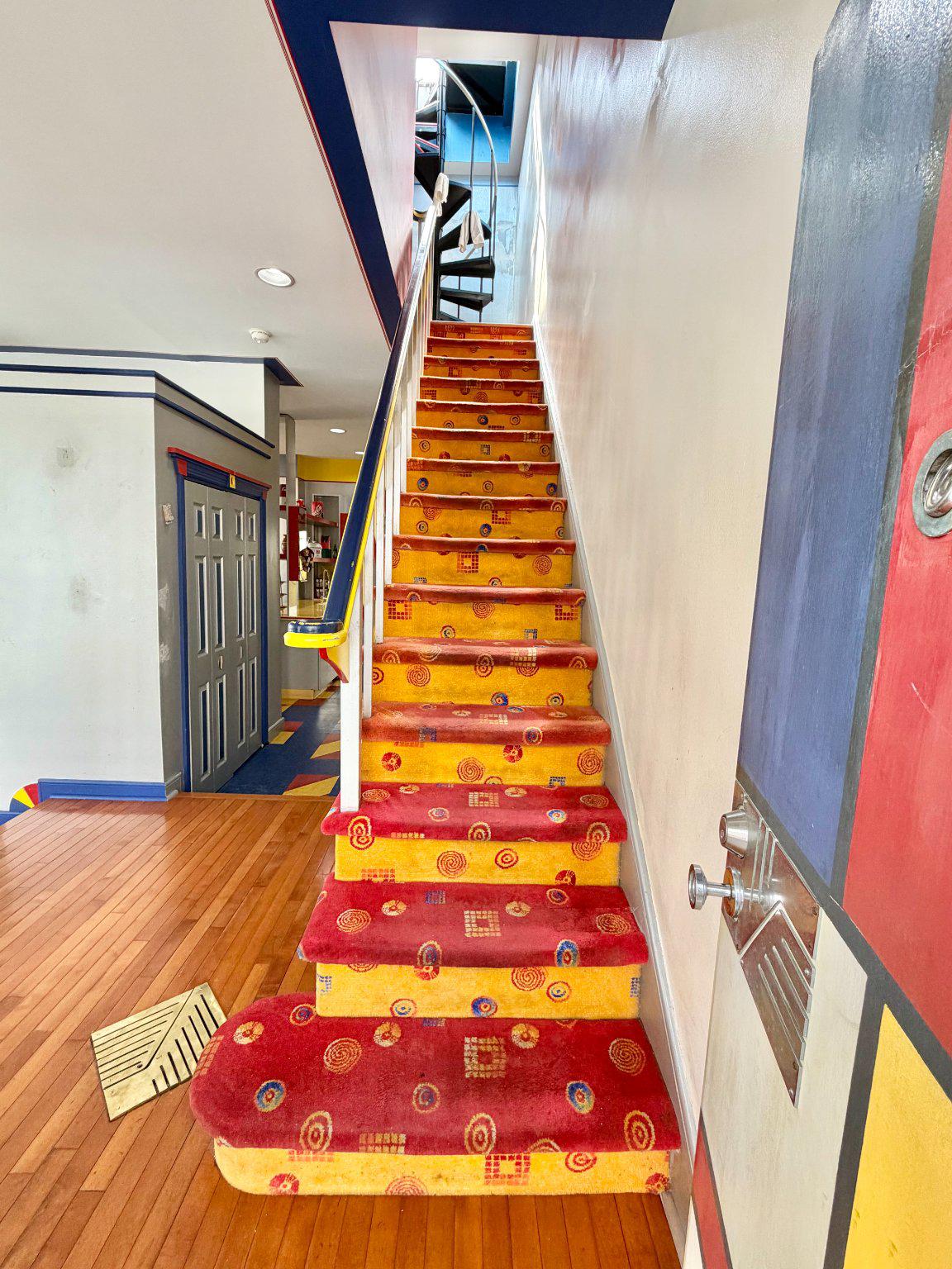 QUEEN VILLAGE - Residential