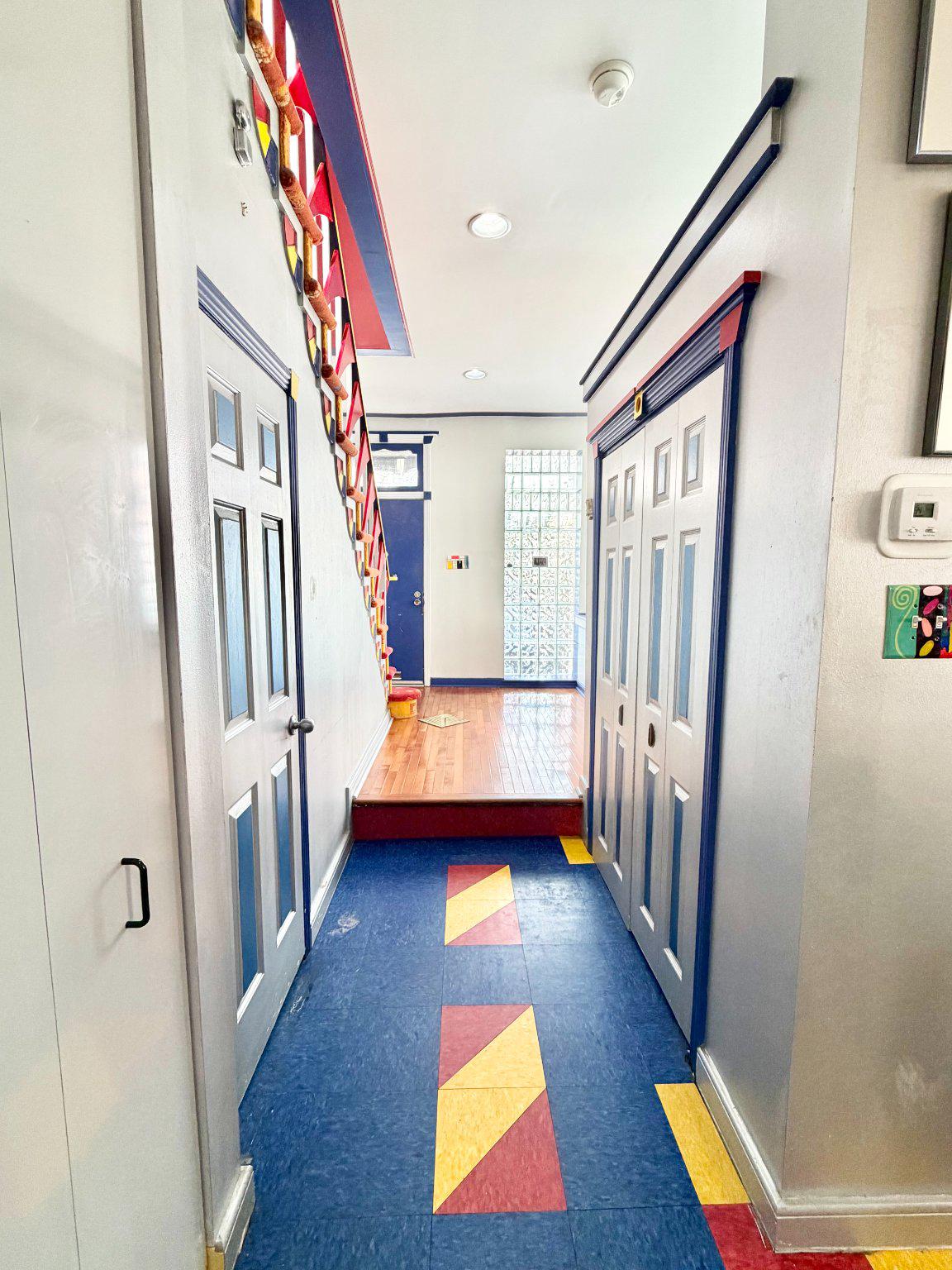 QUEEN VILLAGE - Residential