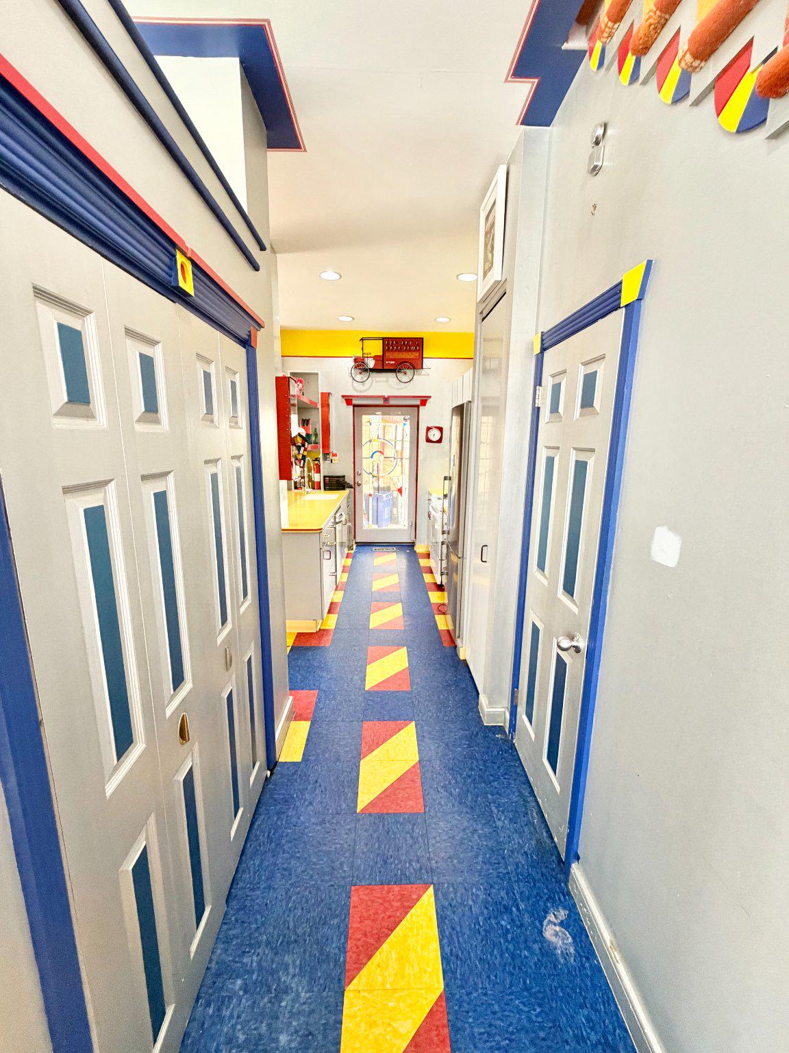 QUEEN VILLAGE - Residential