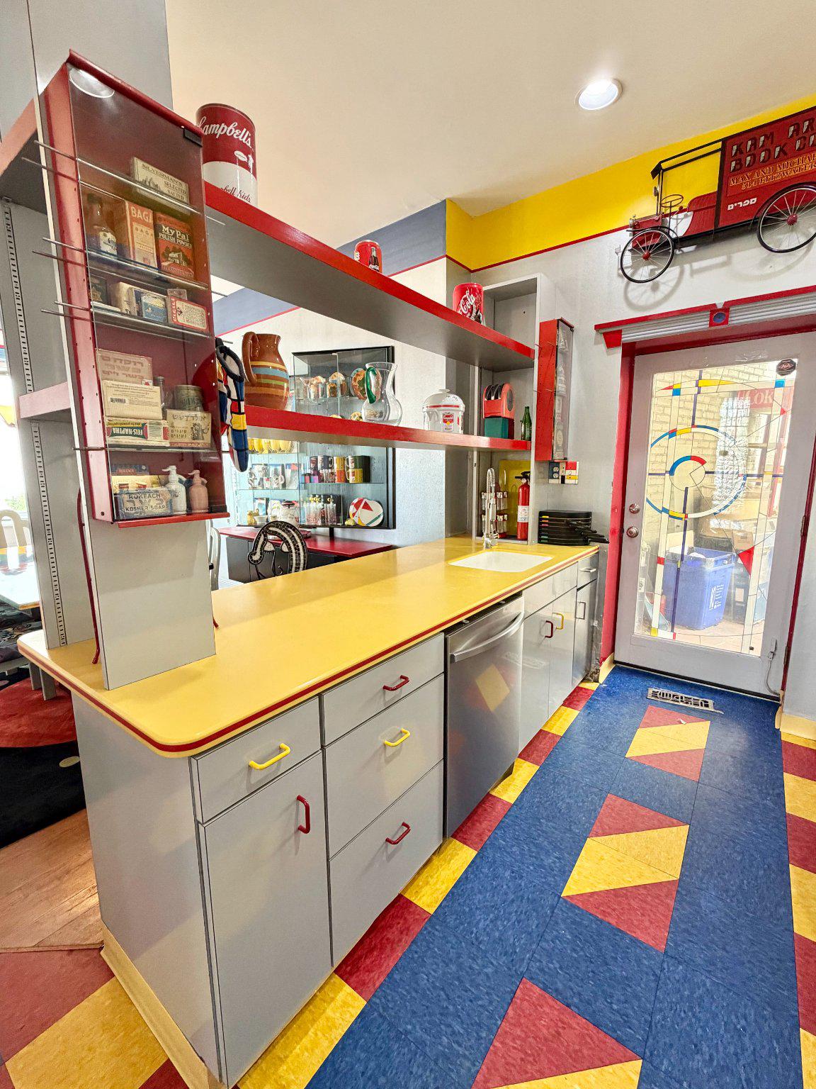 QUEEN VILLAGE - Residential