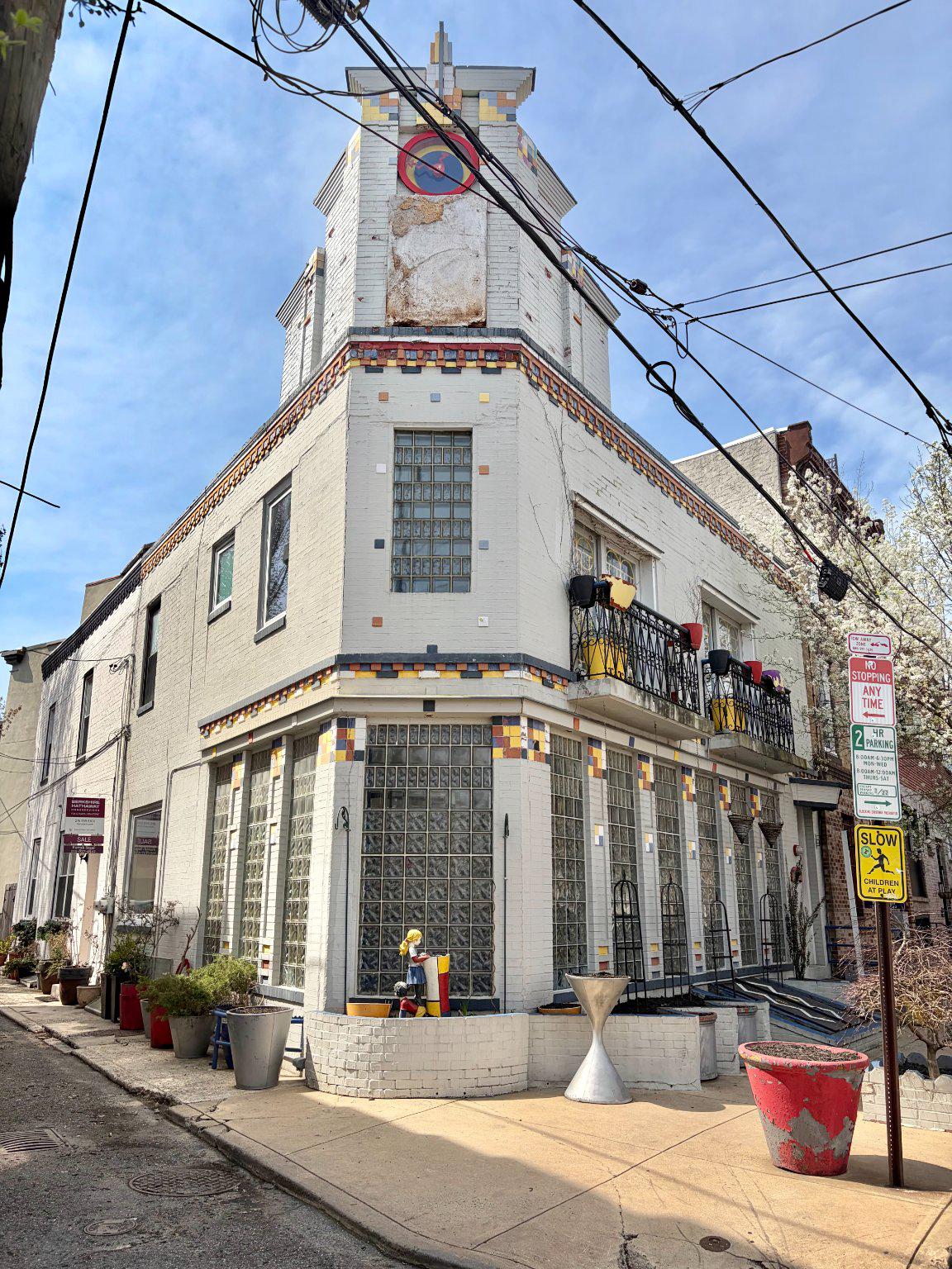 QUEEN VILLAGE - Residential