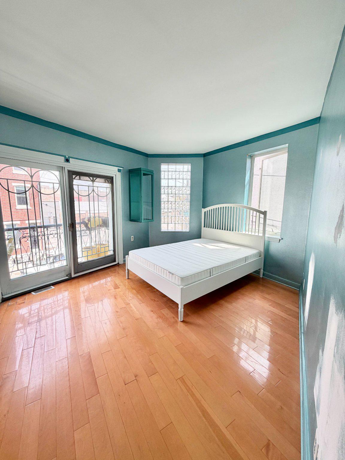 QUEEN VILLAGE - Residential