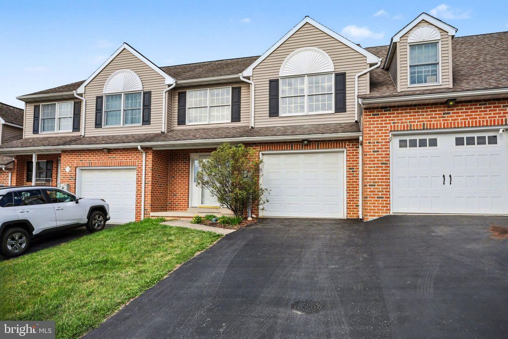 Photo of 476 Hillside Drive, MOUNTVILLE, PA 17554 (MLS # PALA2085414)