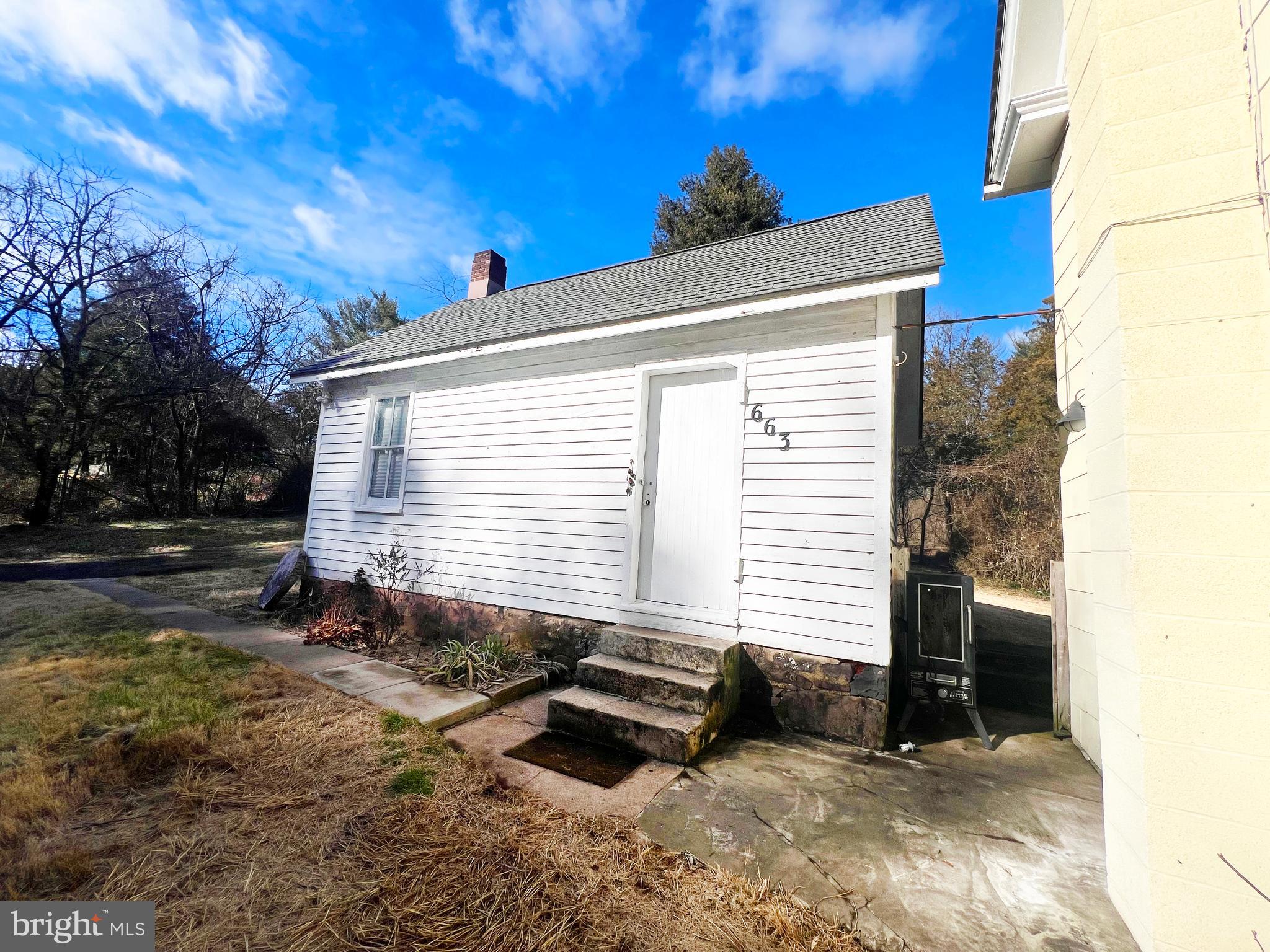 000 - Residential Lease