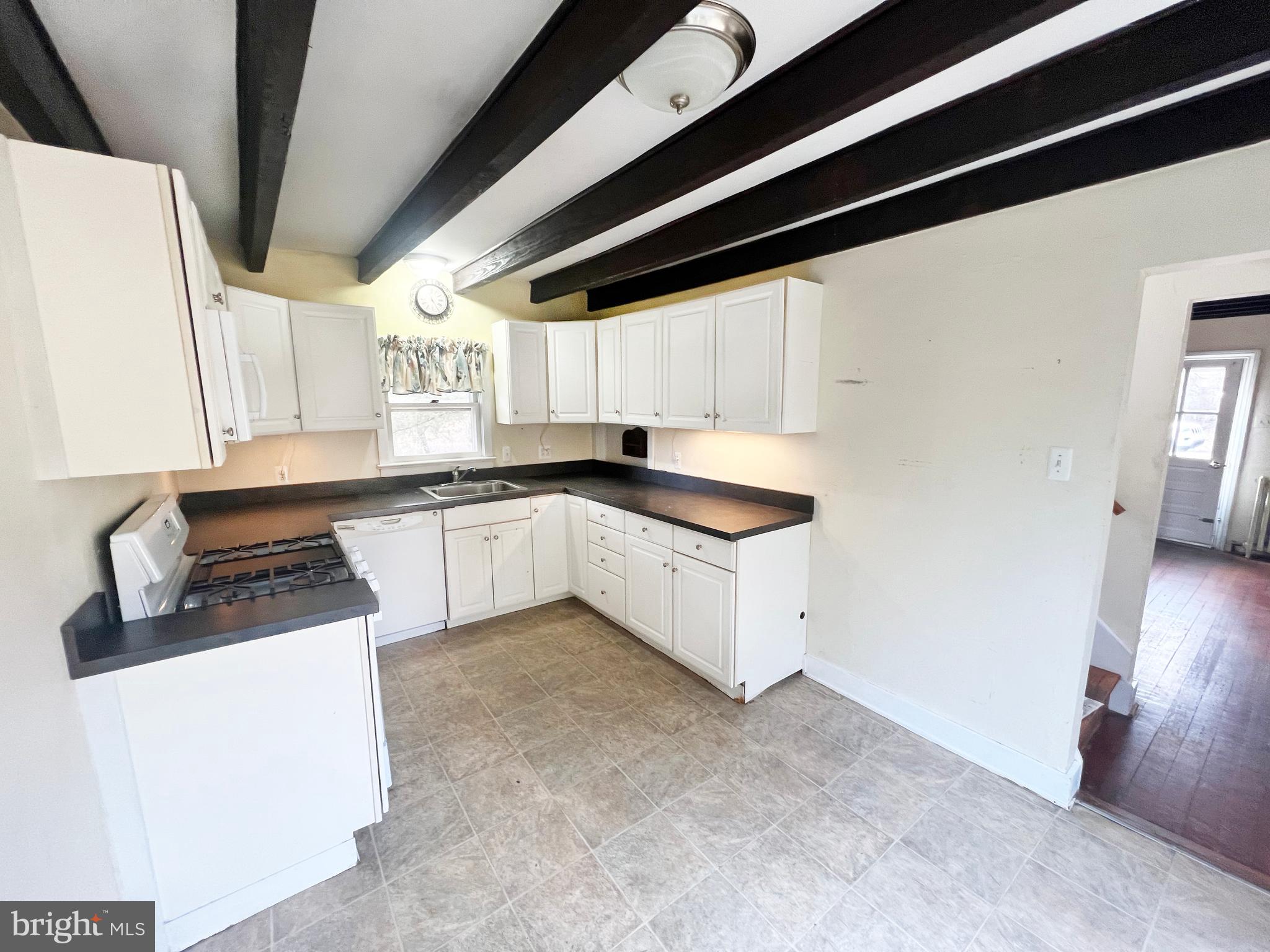 000 - Residential Lease