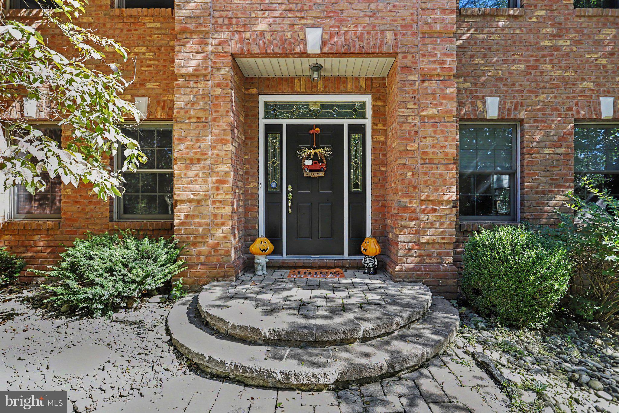 6 GLENCARRON COURT