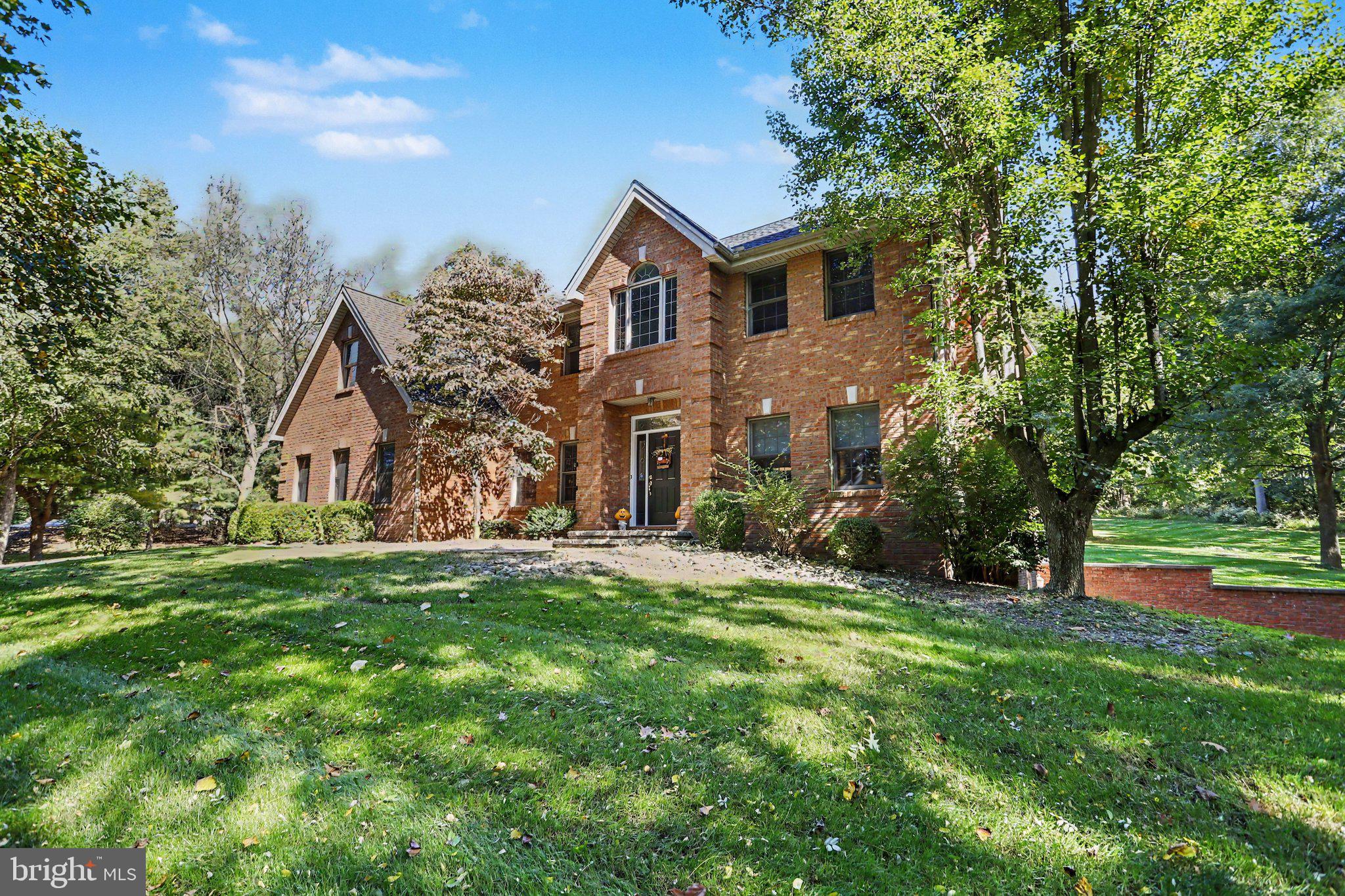 6 GLENCARRON COURT