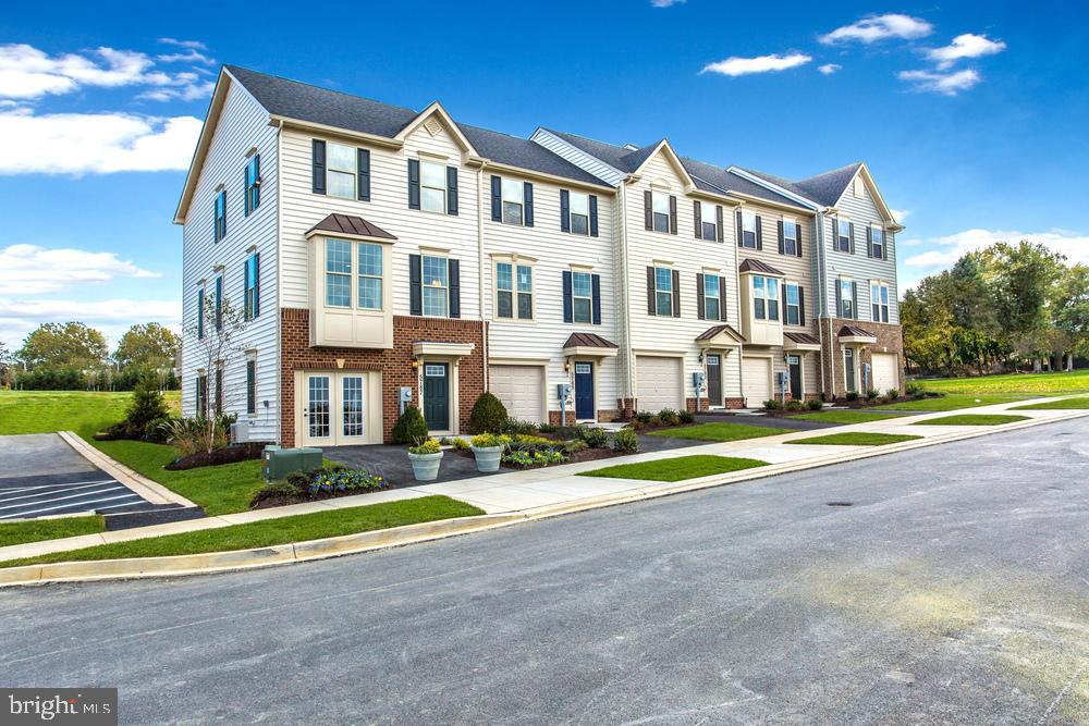 OAKDALE VILLAGE - Residential