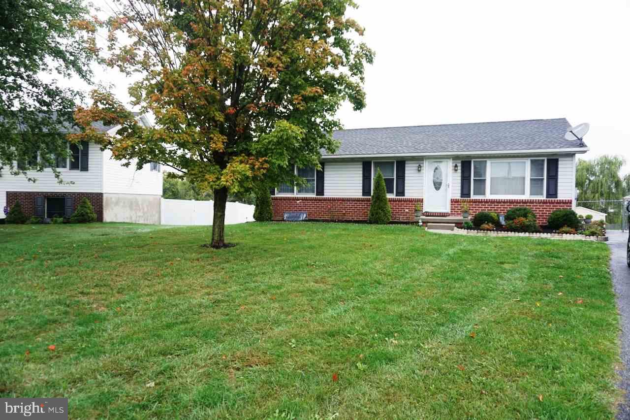BEAUTIFULLY MAINTAINED HOME RECENTLY RENEWED FEATURING GLEAMING LAMINATE FLOORS - STAINLESS STEEL APPLIANCES - 24 X 37 FAMILY RM WITH 1/2 BA, STUNNING FIT & FINISH - LARGE FENCED YARD, STORAGE SHED. MOVE IN READY.