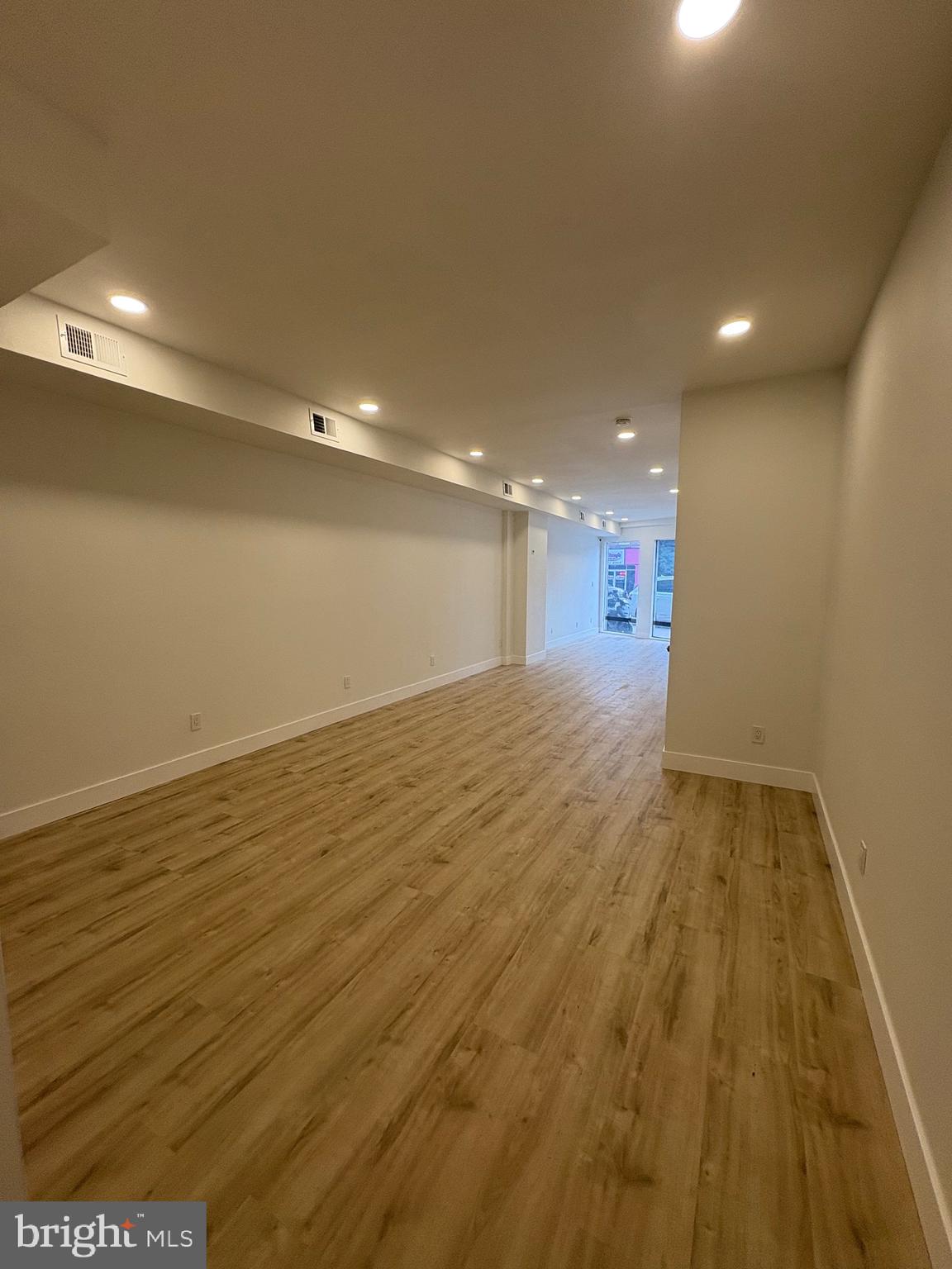 POINT BREEZE - Commercial Lease