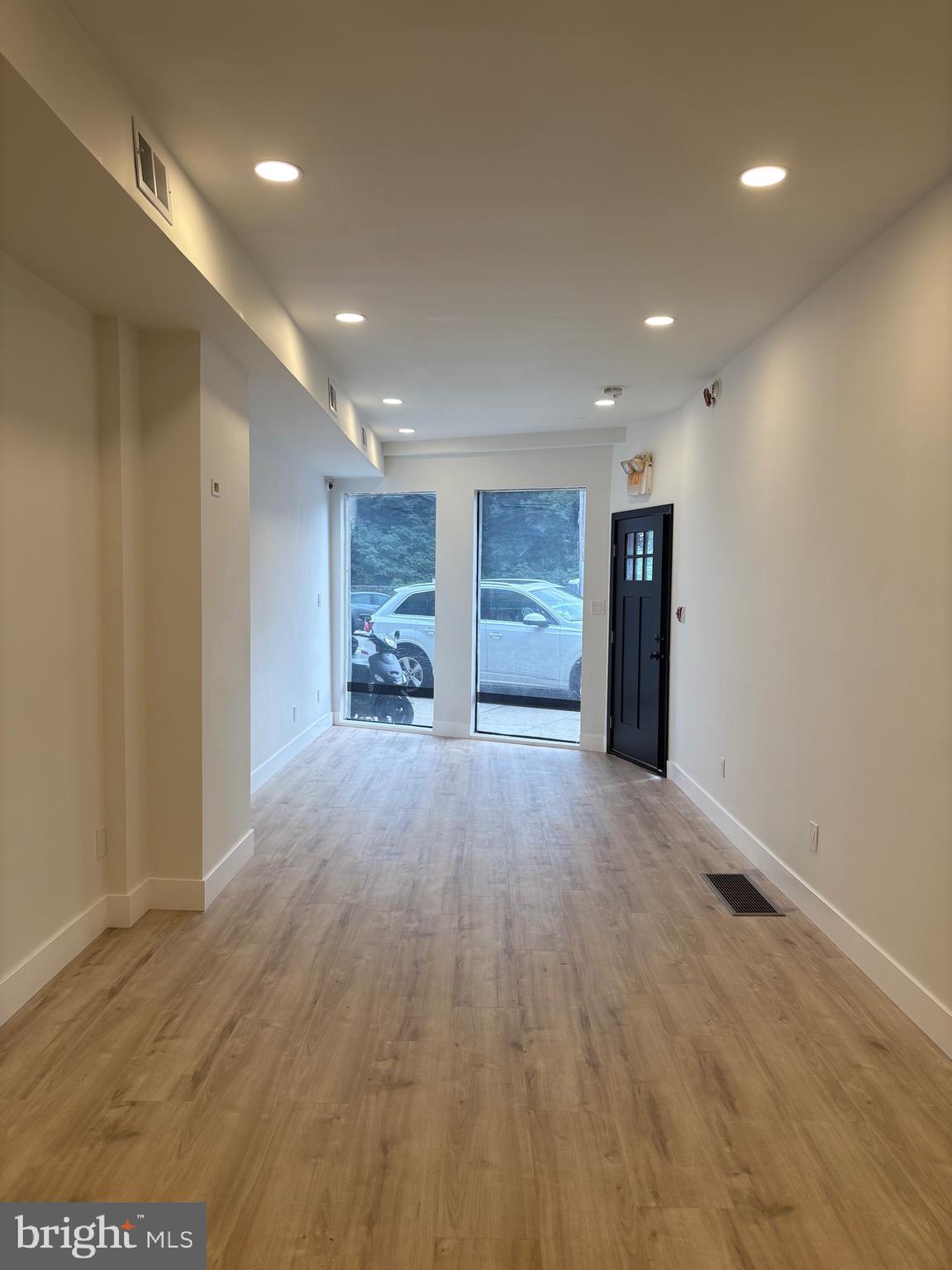 POINT BREEZE - Commercial Lease