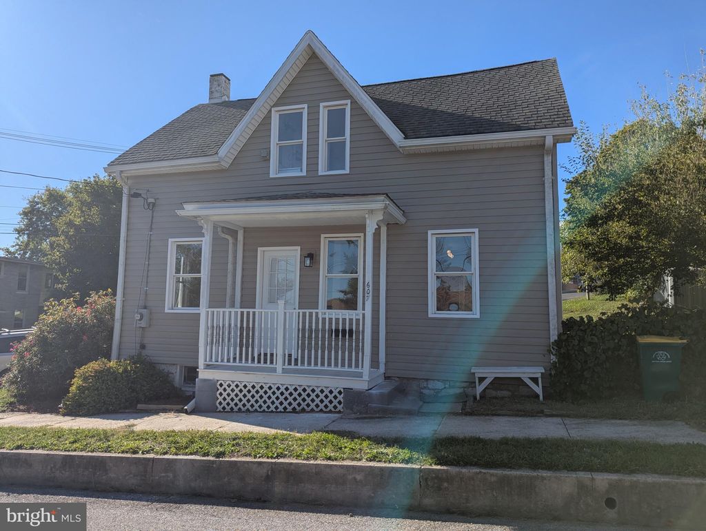 Photo of 607 Pleasant Street, CHAMBERSBURG, PA 17201 (MLS # PAFL2030564)